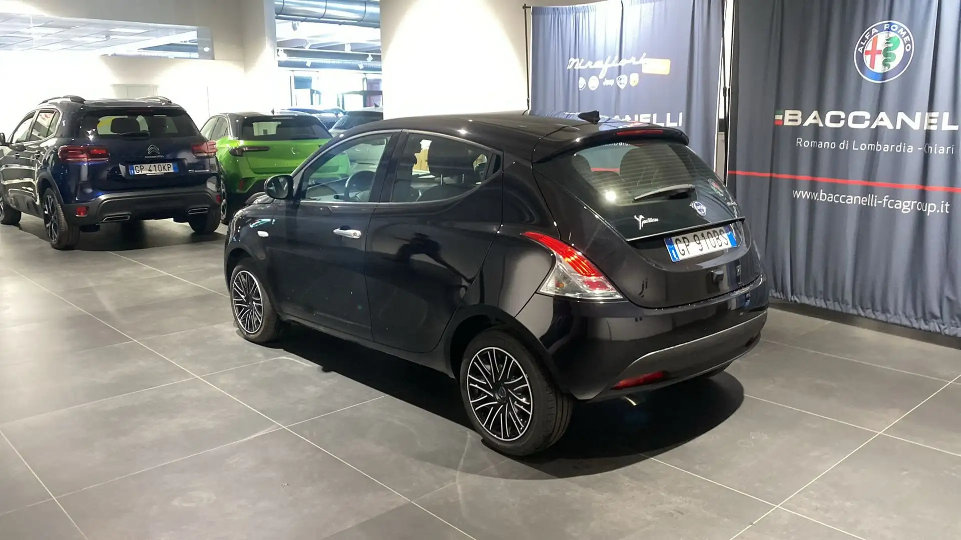 Lancia Ypsilon 1.0 FireFly 5 porte S&S Hybryd Gold Nero - 2