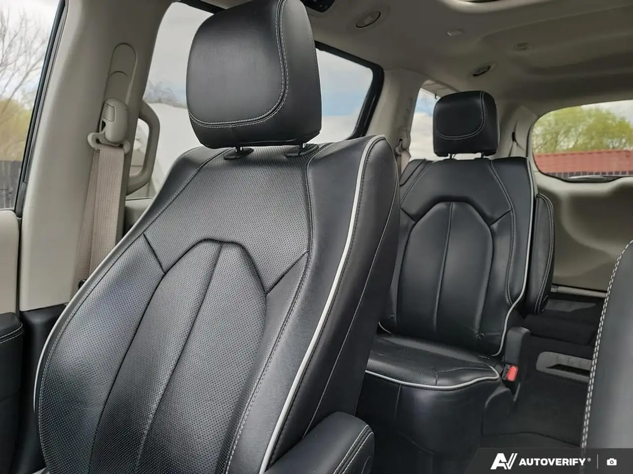 Chrysler Pacifica photo Chrysler Pacifica