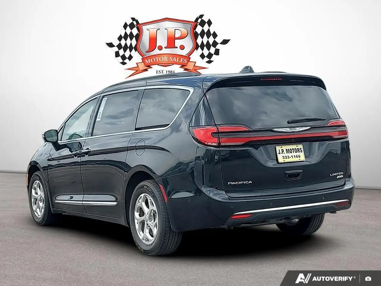 Chrysler Pacifica photo Chrysler Pacifica