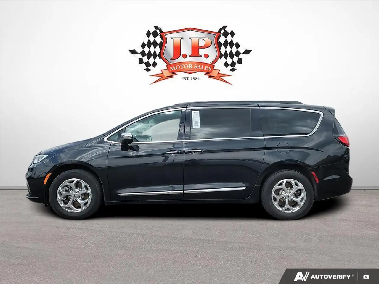 Chrysler Pacifica photo Chrysler Pacifica