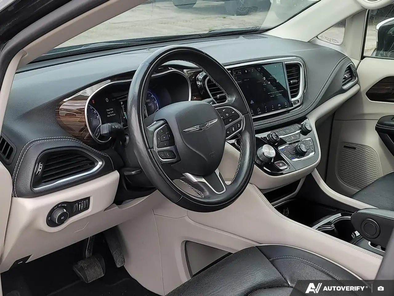 Chrysler Pacifica photo Chrysler Pacifica
