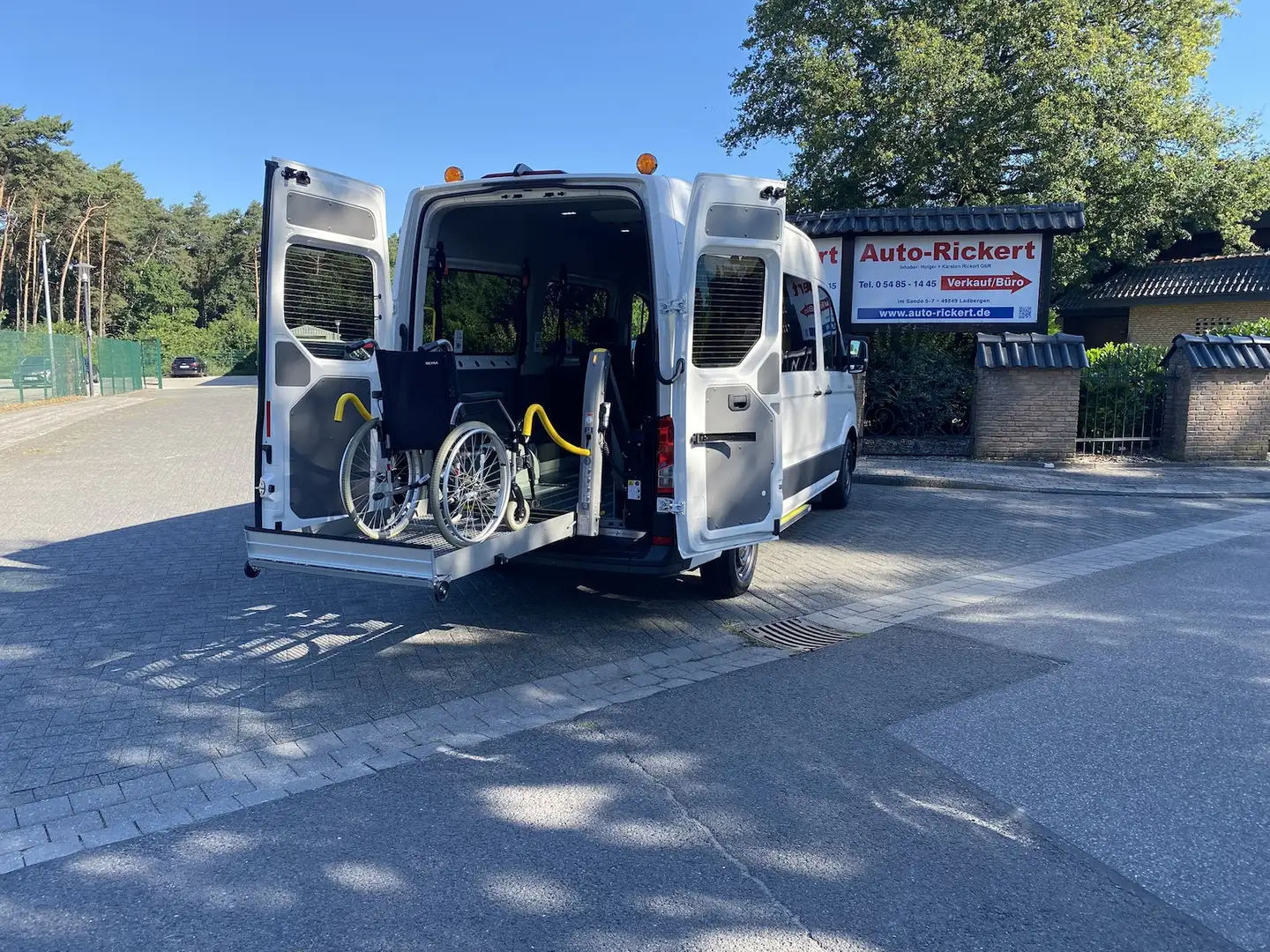 Volkswagen Crafter / TGE MR Hoch, Automatik, Rollstuhlumbau, Weiß - 1