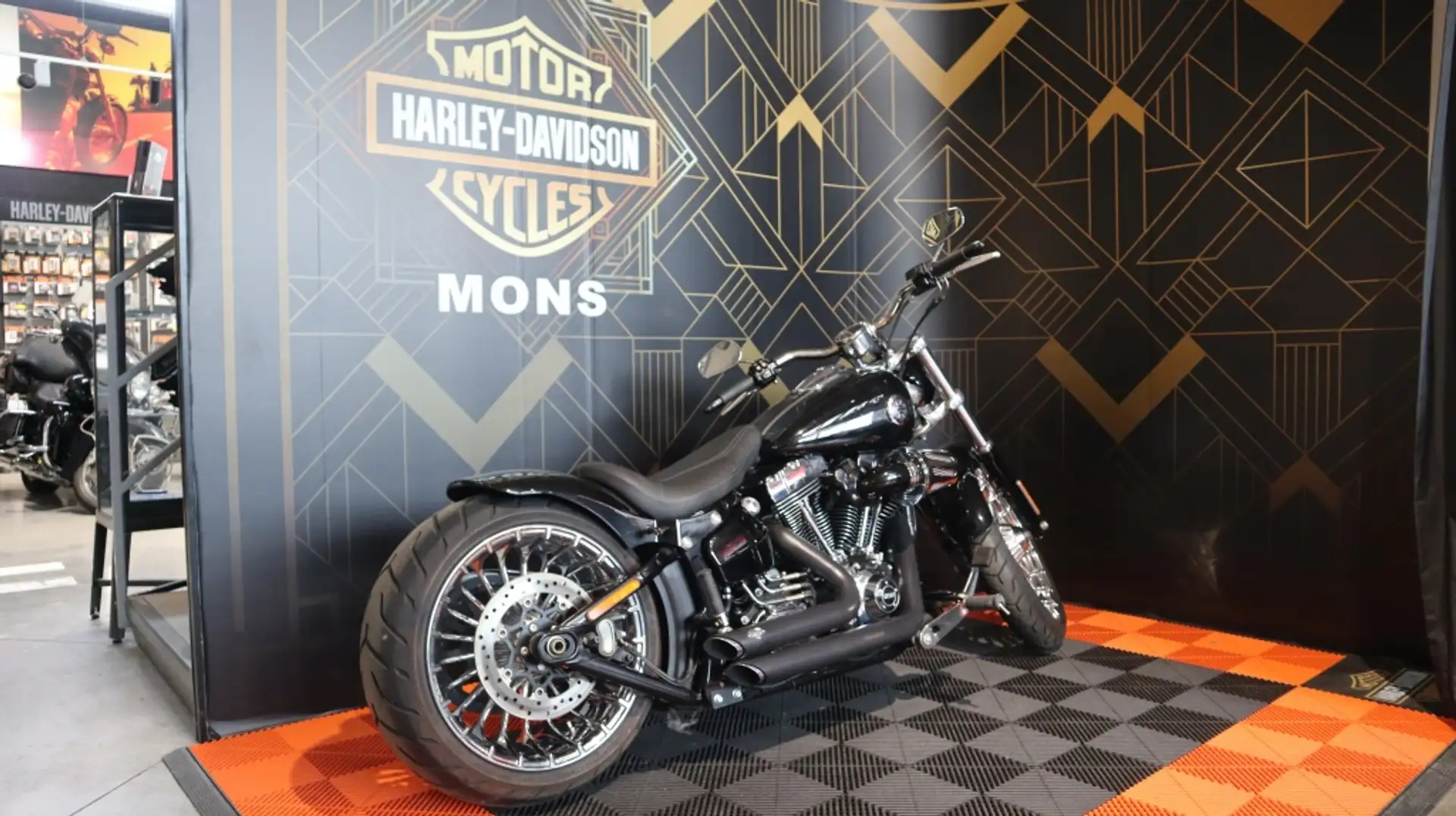 Harley-Davidson Breakout Chopper Šedá - 2