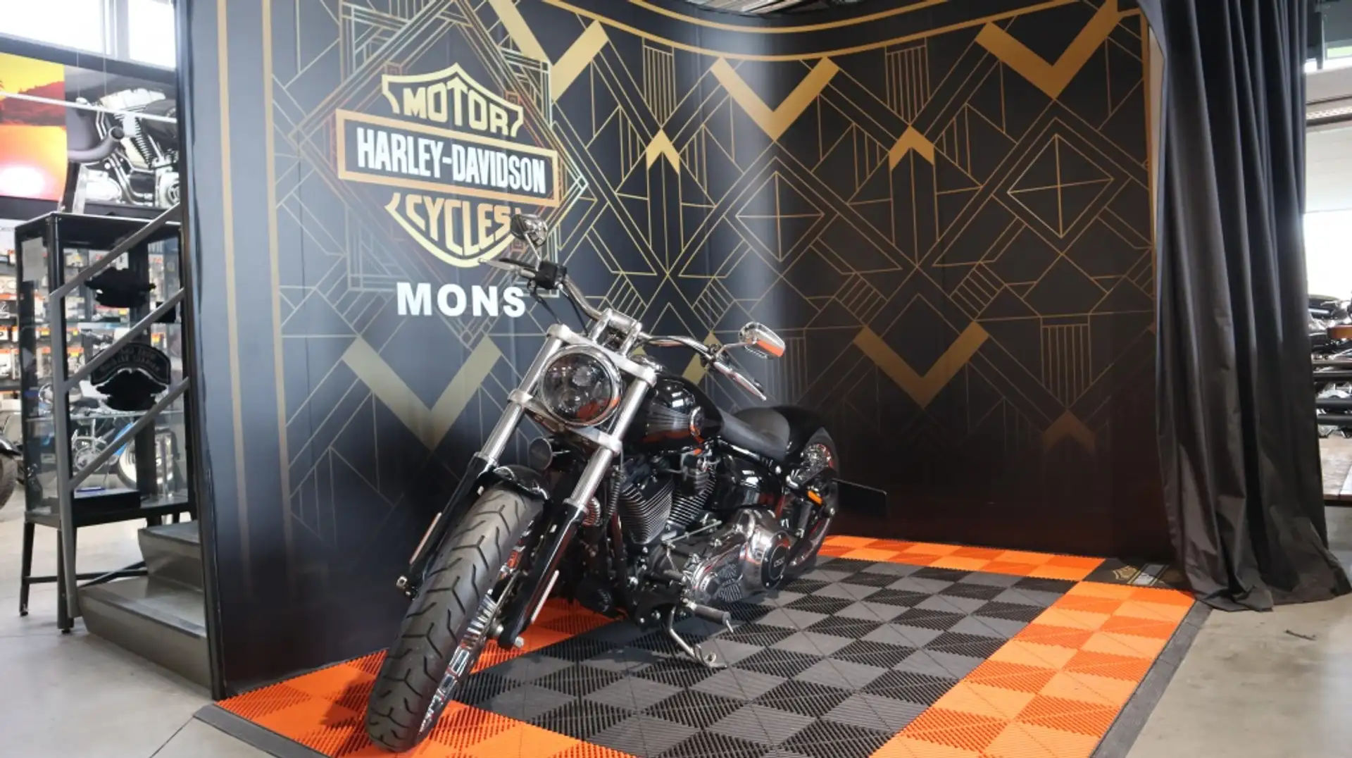 Harley-Davidson Breakout Chopper Šedá - 1