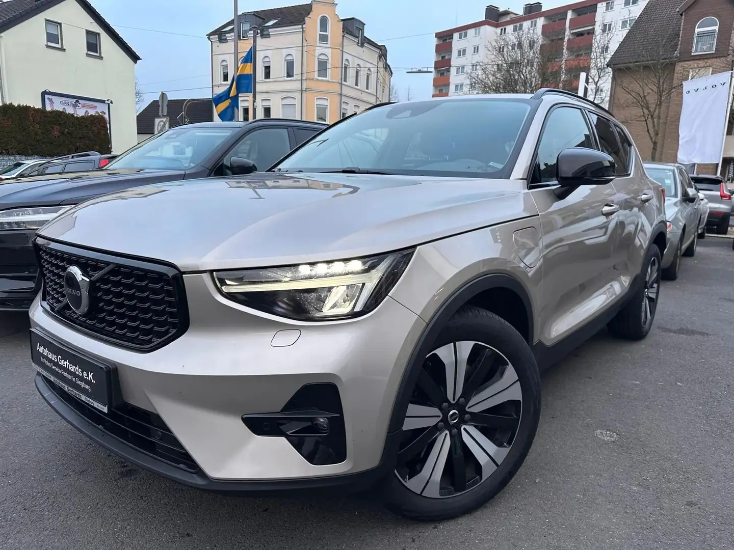 Volvo XC40 T5 Plugin Plus Dark,el.Leder,ACC,BLIS,Sth. Grau - 1