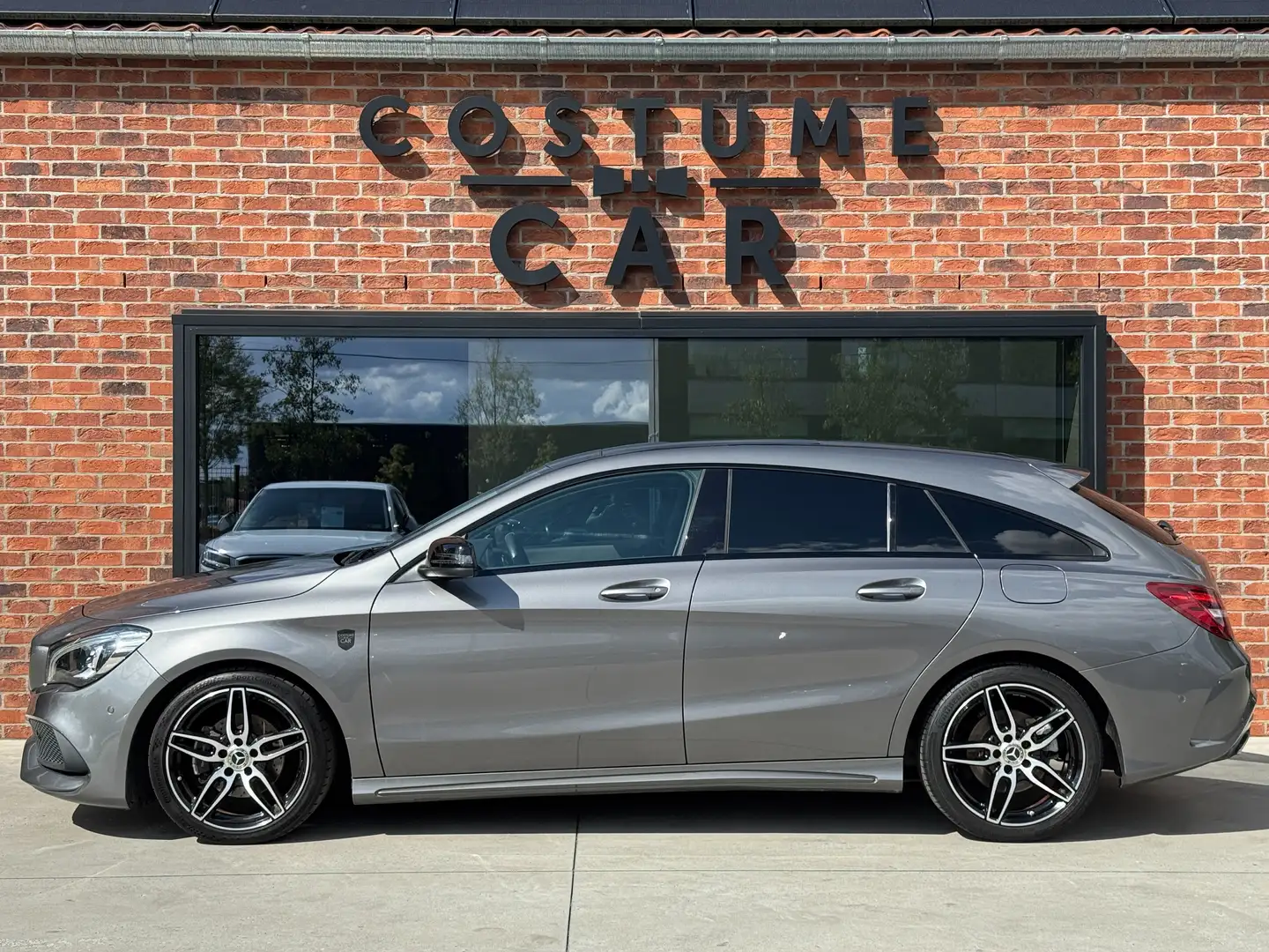 Mercedes-Benz CLA 180 AMG - Caméra de recul - Sièges chauffants Grau - 2
