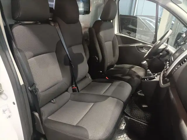 Renault Trafic view 14