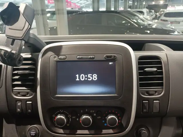 Renault Trafic view 12