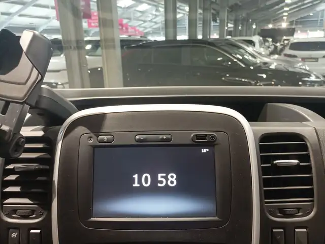 Renault Trafic view 11