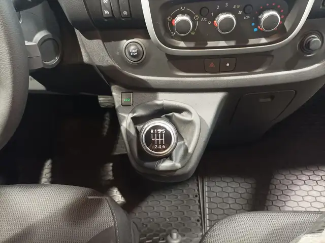 Renault Trafic view 13