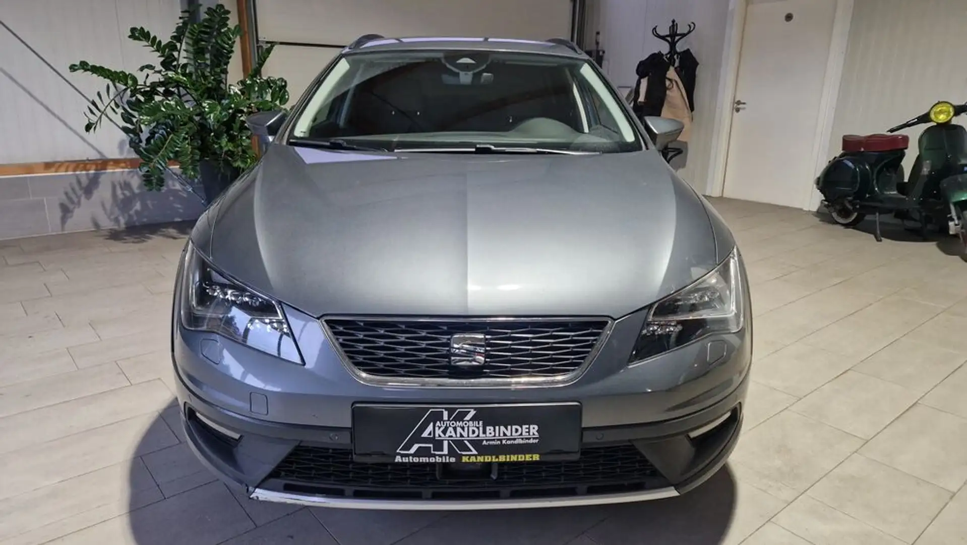 SEAT Leon ST X-Perience 2,0 TDI CR 4Drive DSG Gris - 2