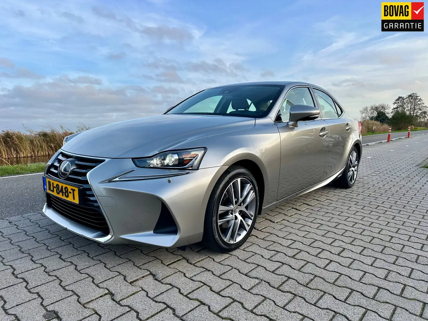 Lexus IS 300 300h Hybrid Business Line, Leder, Camera, PDC, Nav Grijs - 1