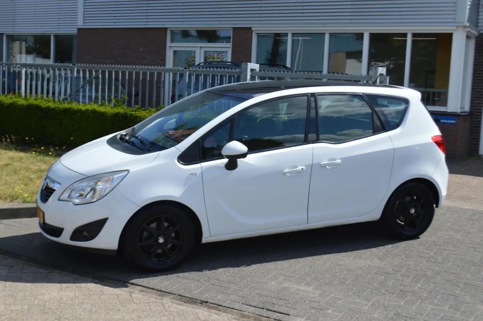 Opel Meriva 1.4 Cosmo Panoramadak, nwe banden, APK, GARANTIE White - 2