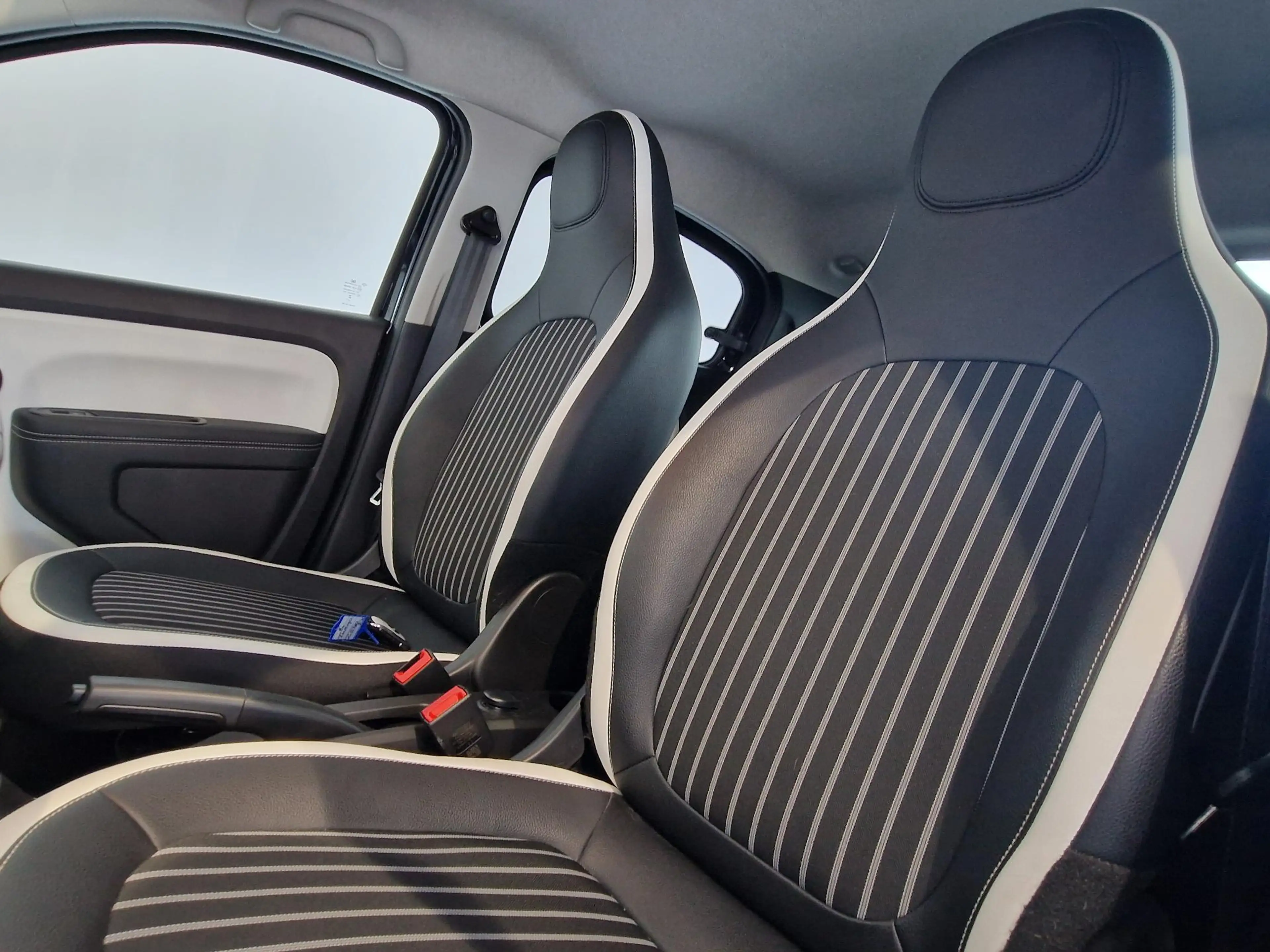 Renault Twingo Z.E. R80 E-Tech Techno 22 kWh | 98% SOH | NAVIGATI — photo 7
