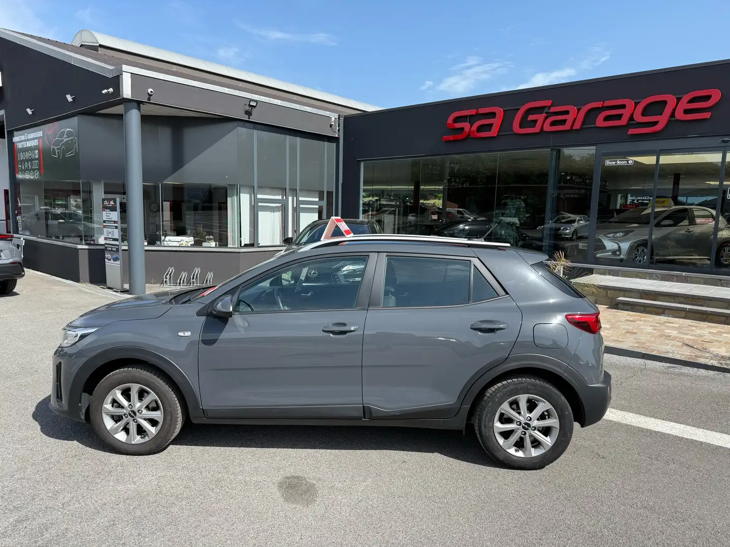 Kia Stonic 💥39000KM🔥ETAT NEUF✅PRET A IMMATRICULÉ🤩 Gris - 2