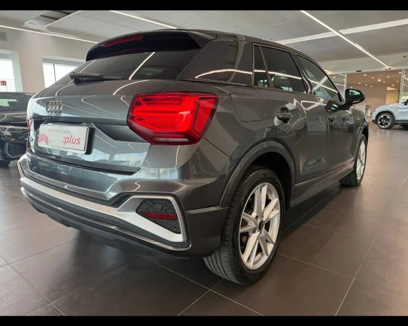 Audi Q2 35 TDI S tronic S line Edition Gris - 2