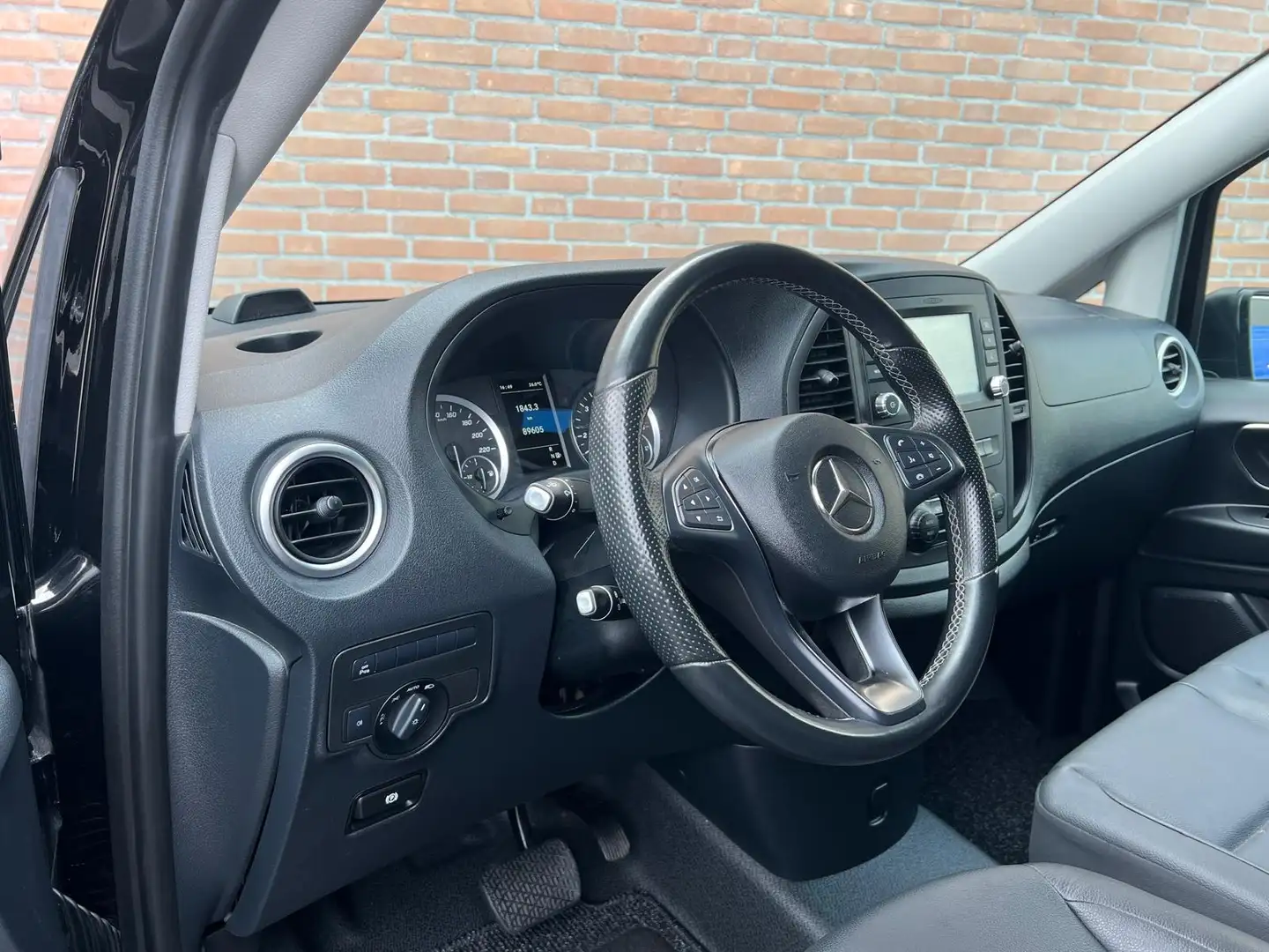 Mercedes-Benz Vito 119CDI 190PK XL 7G-Tronic / LED / Carplay / 2.500k Zwart - 2