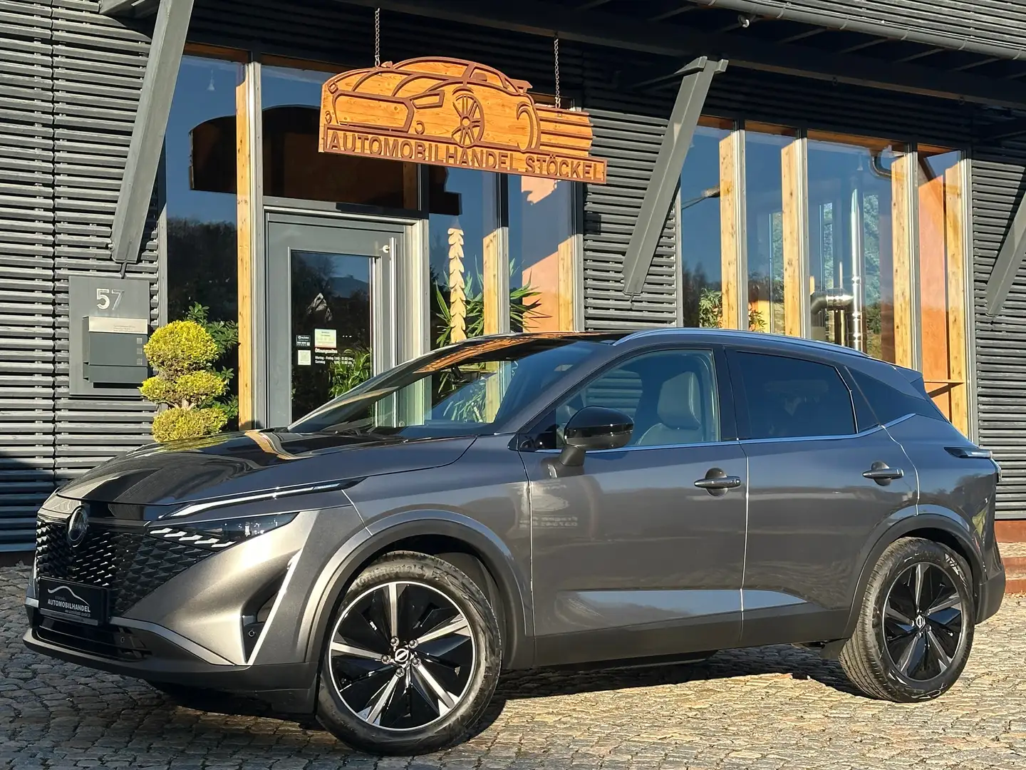 Nissan Qashqai Qashqai 1.3 DIG-T Xtronic 4x4 Tekna +DACH+360°+ Grau - 1