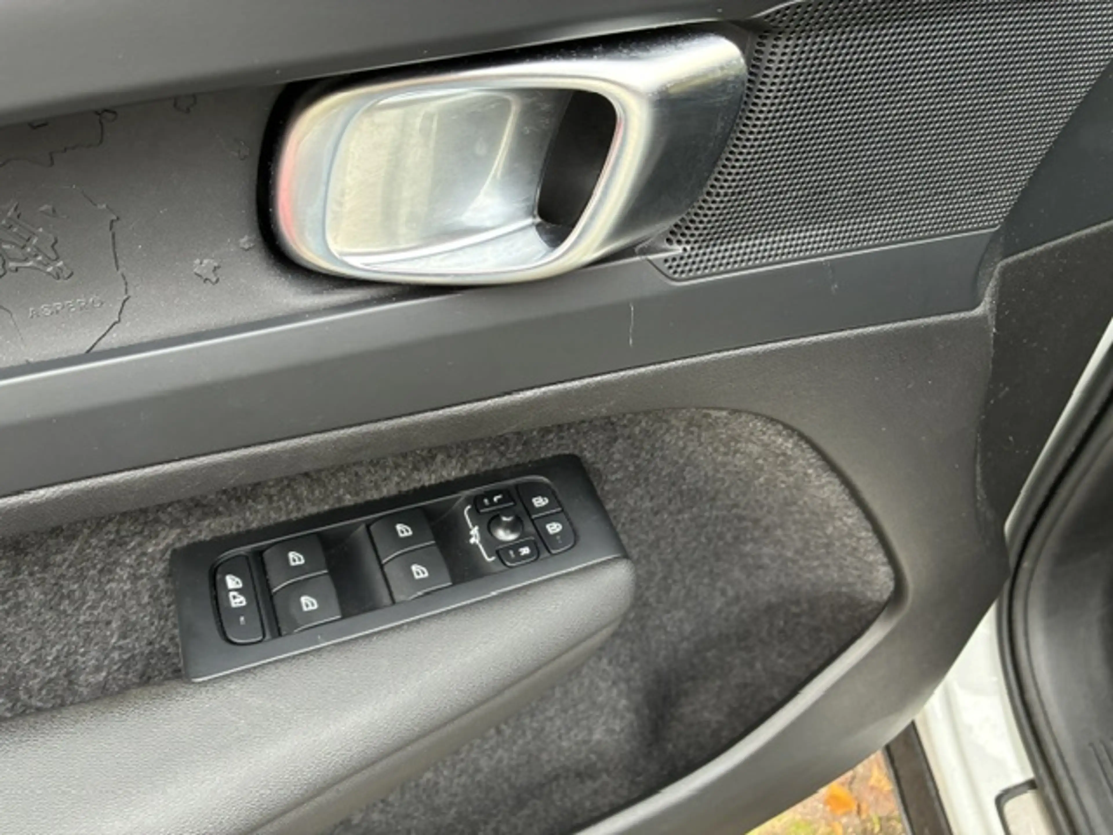 Volvo XC40 Recharge Pure Electric 69kWh Plus — photo 9