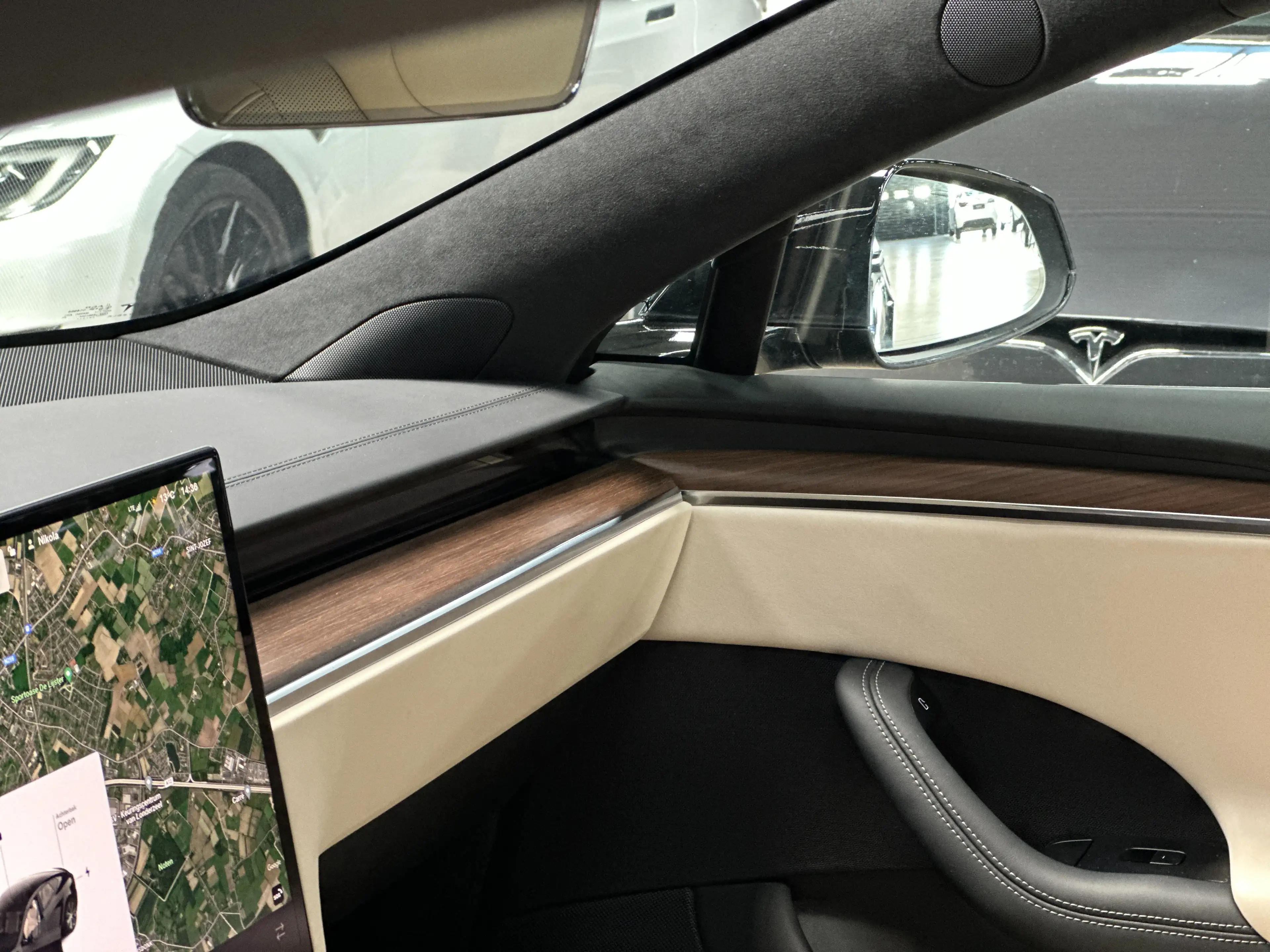 Tesla Model S LONG RANGE DUAL MOTOR - TAN INTERIOR - ENHANCED AP — photo 12