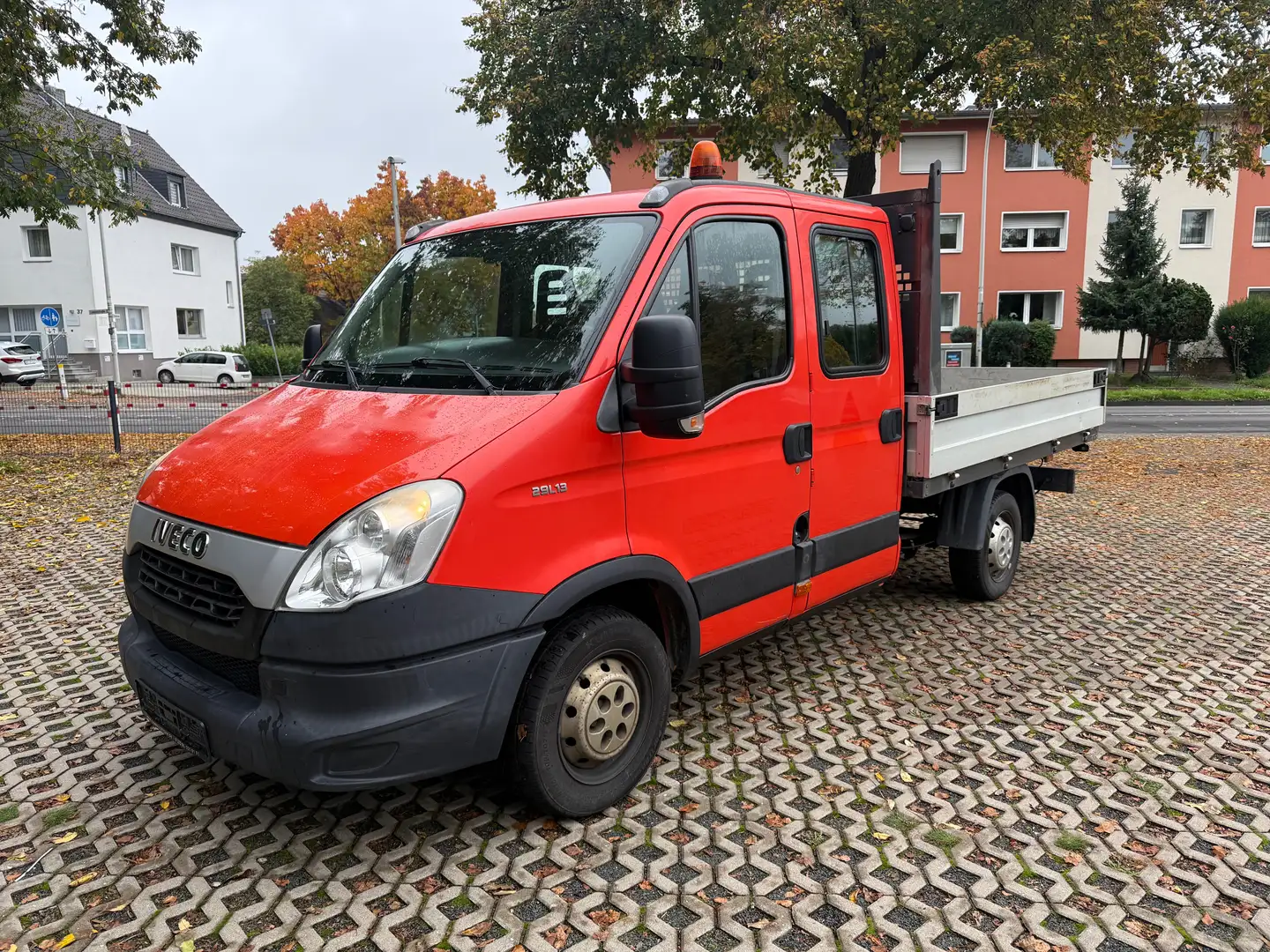 Iveco Daily 29 L 13 SV 6-Gang Pritsche Doppelkabine Rot - 1