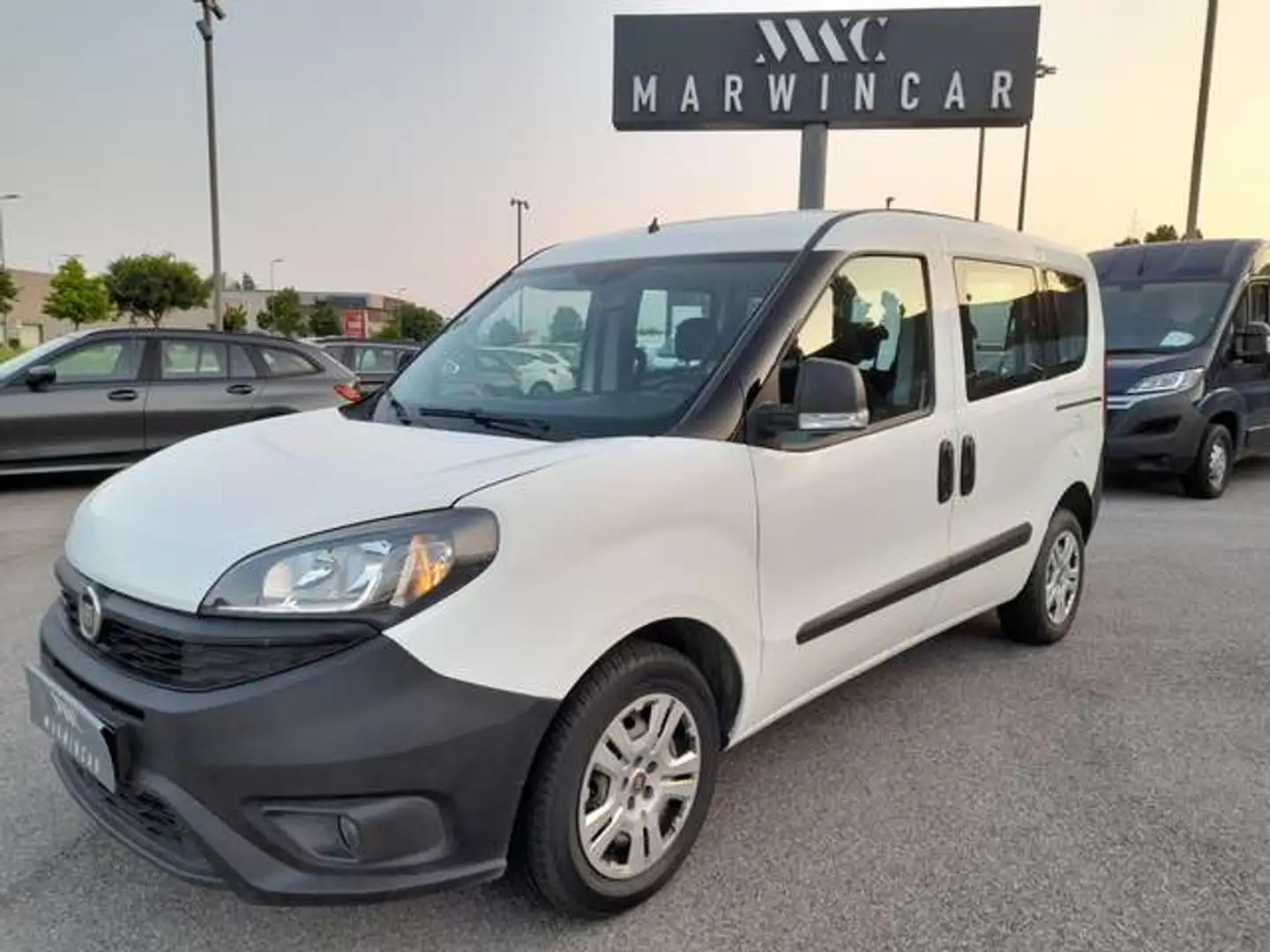 Fiat Doblo CARGO COMBI N1 AUTOCARRO 5POSTI 1.3 mjt 16v 676 Weiß - 1