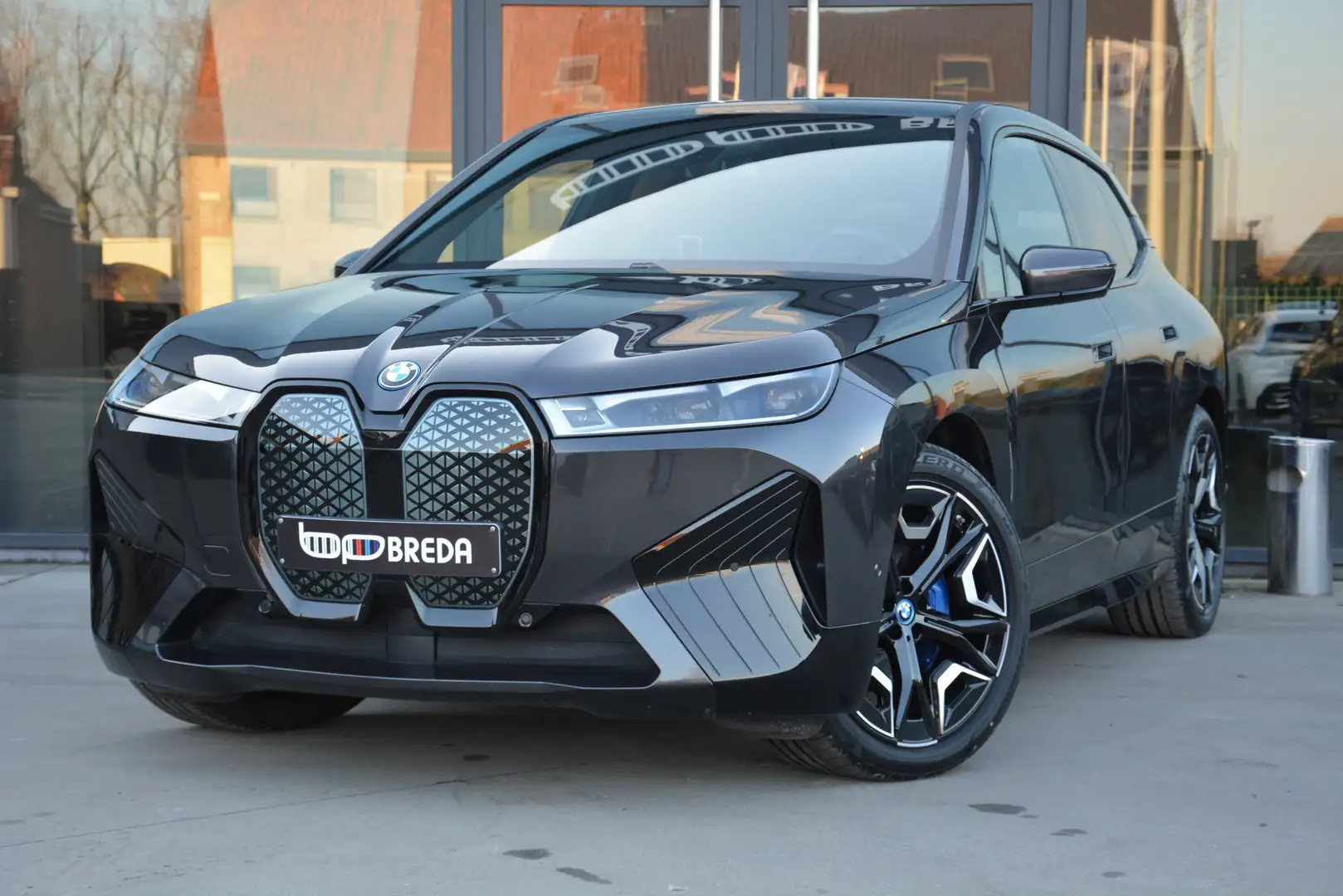 BMW iX xDrive50 M-Sport/Skylounge/Massage/HUD/ACC/H&K/22" Gris - 2