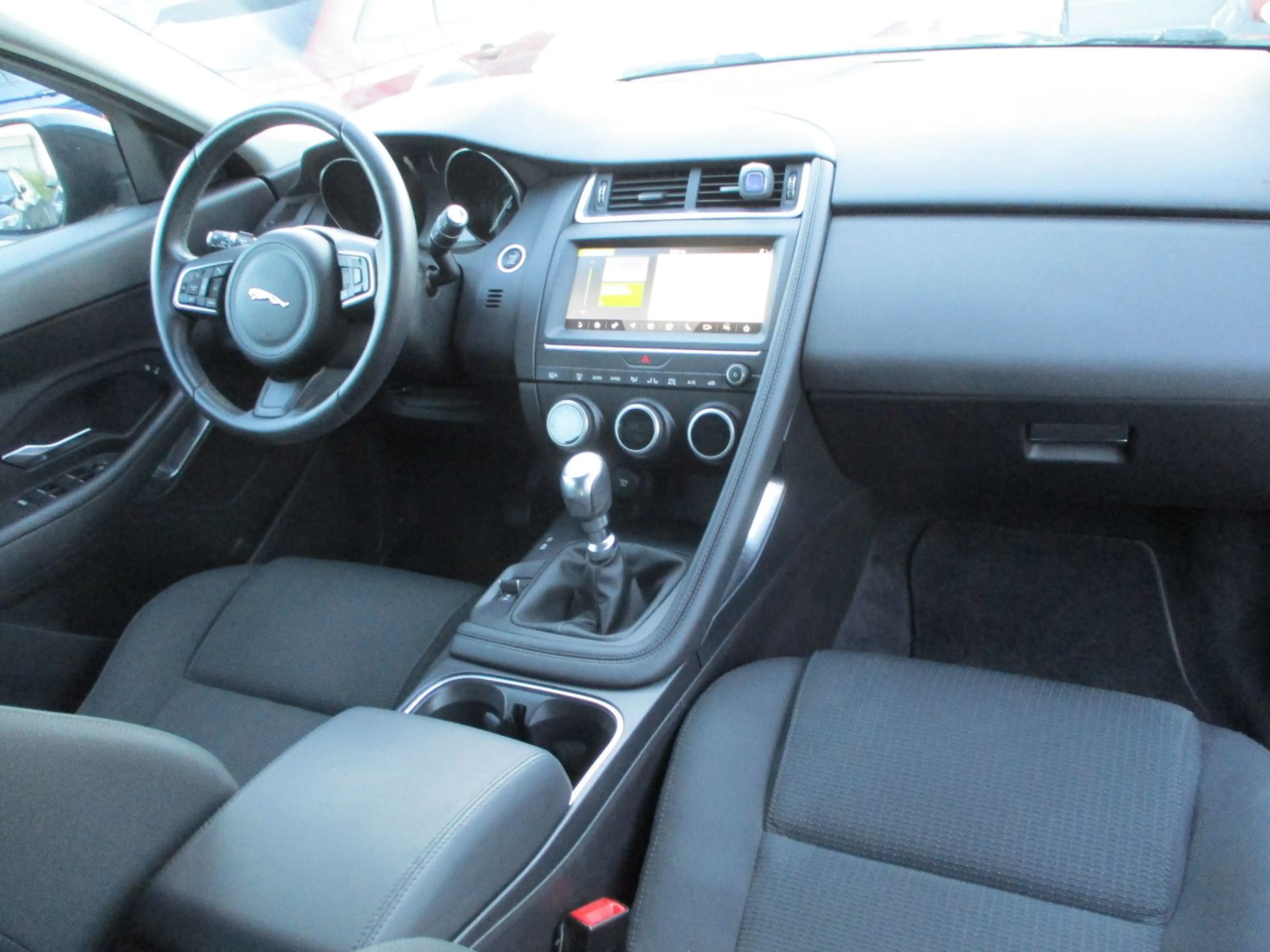 Jaguar E-Pace D NAVI KAMERA LED SPURH SITZHE TEMPOM PDC — photo 13