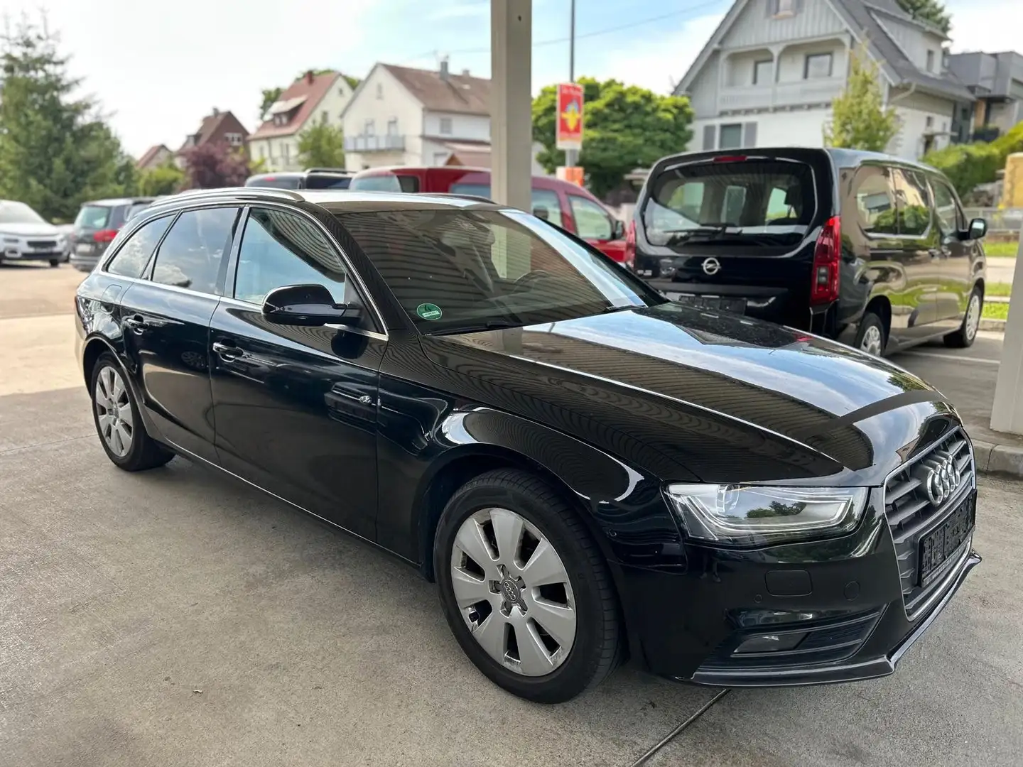 Audi A4 Avant Attraction*Scheckheft*LM*SHZ*NAVI*XENON Schwarz - 1