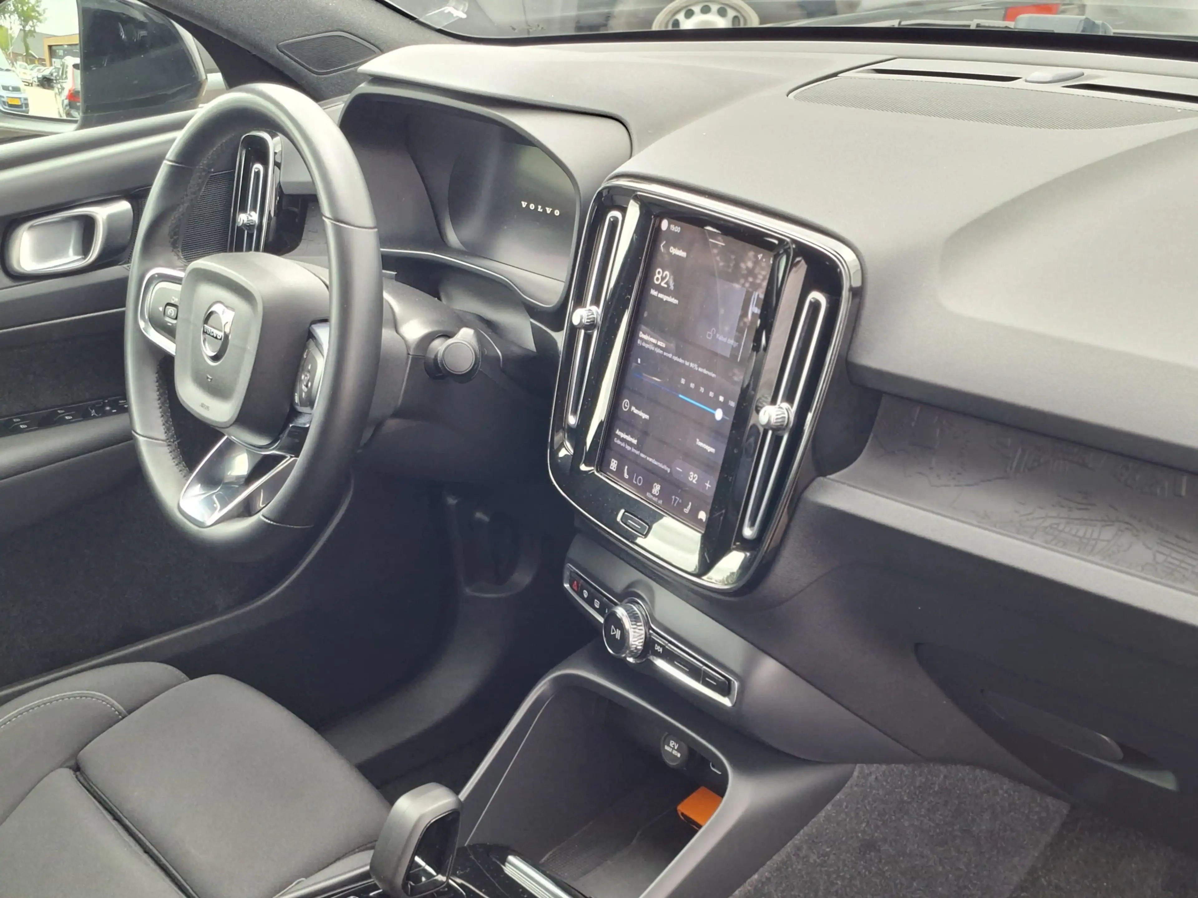 Volvo C40 SOH 90% Core 69 kWh Carplay Pano Elek.Trekhaak Cam — photo 3