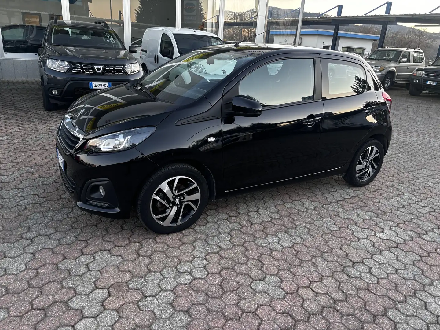 Peugeot 108 5p 1.0 vti Allure Top! s&s neopatentati - 1