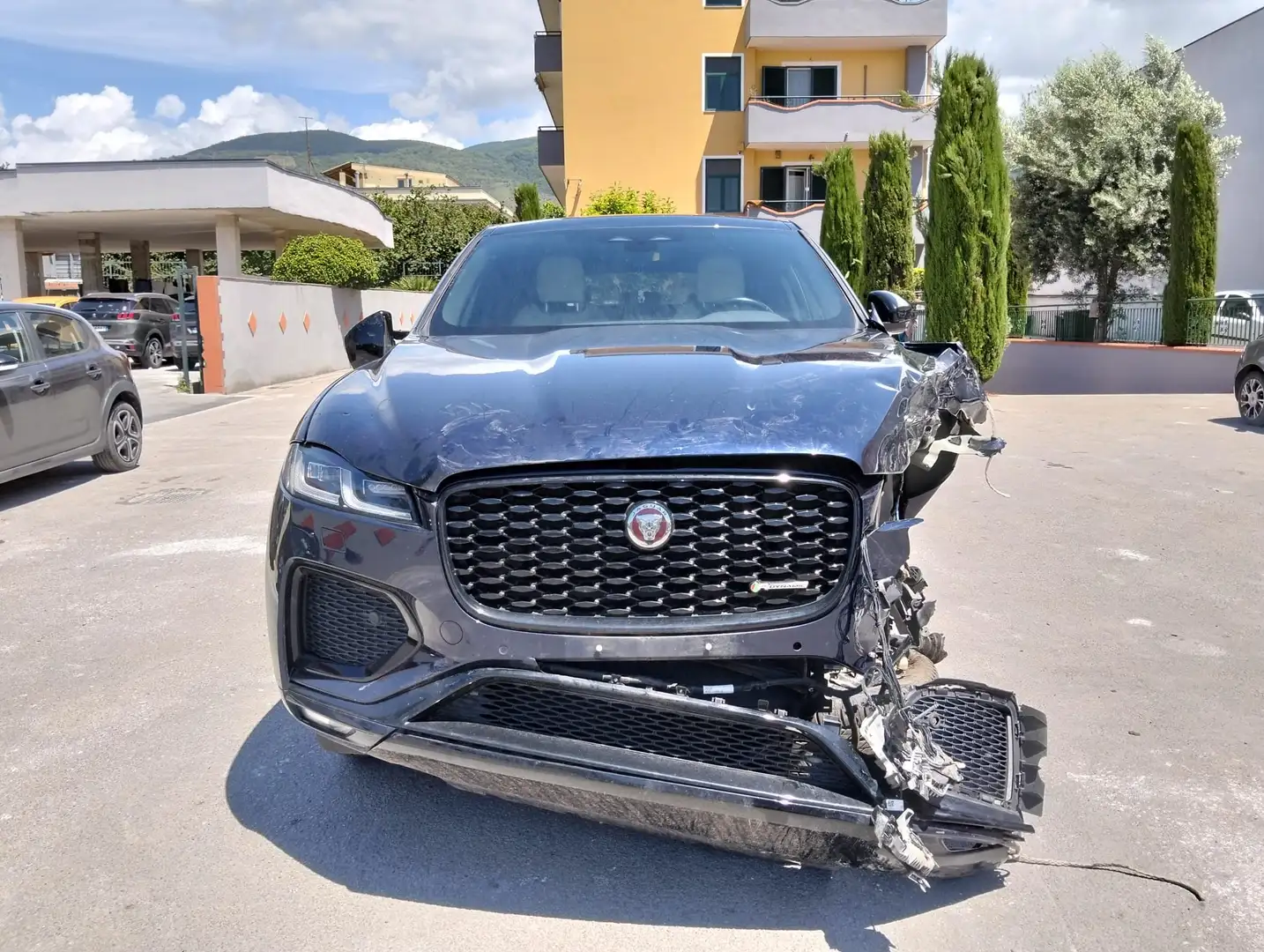 Jaguar F-Pace F-Pace 2.0d  mhev R-Dynamic SE  163cv SINISTRATA Azul - 2