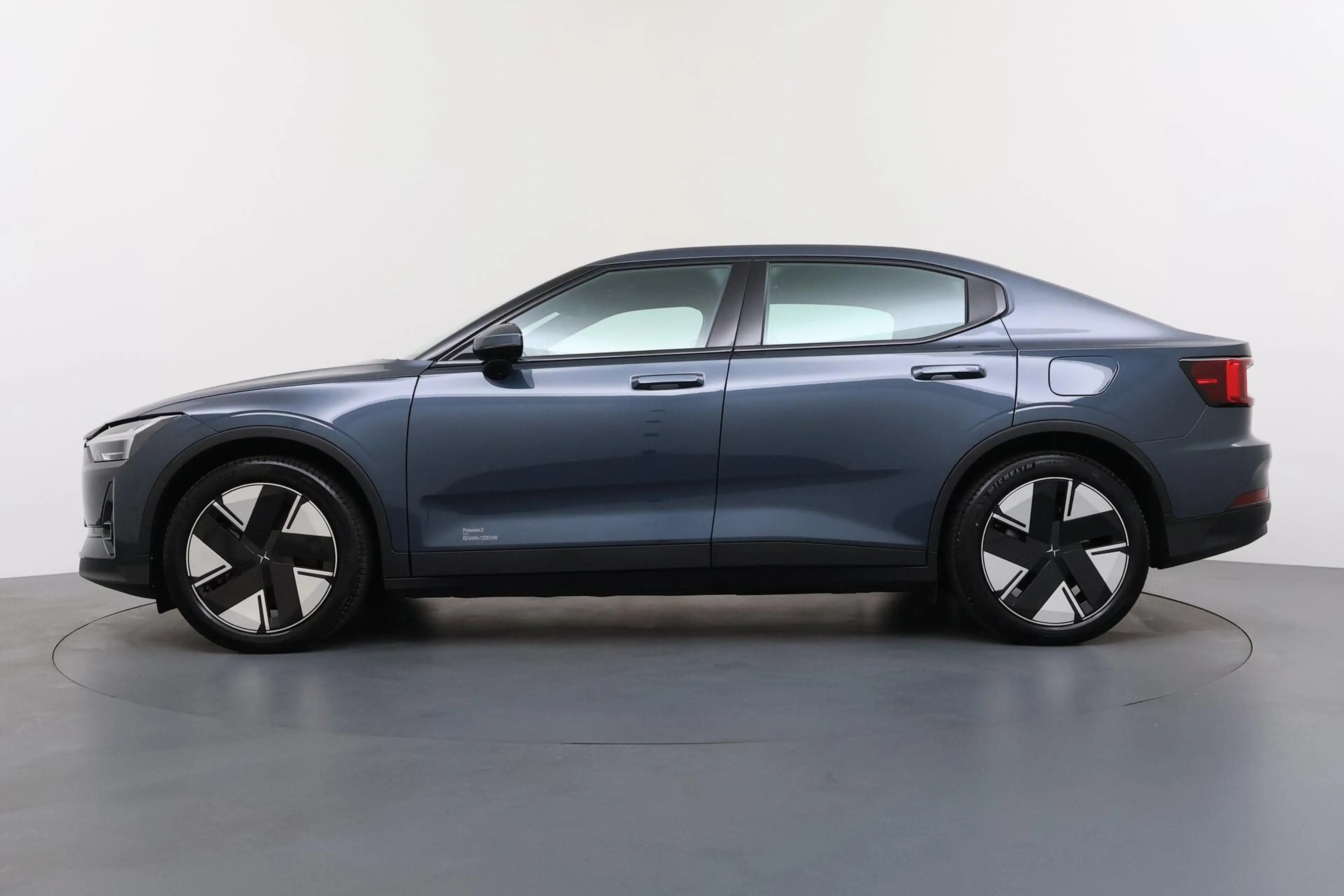 Polestar 2 Long Range Single Motor Plus 82 kWh — photo 4