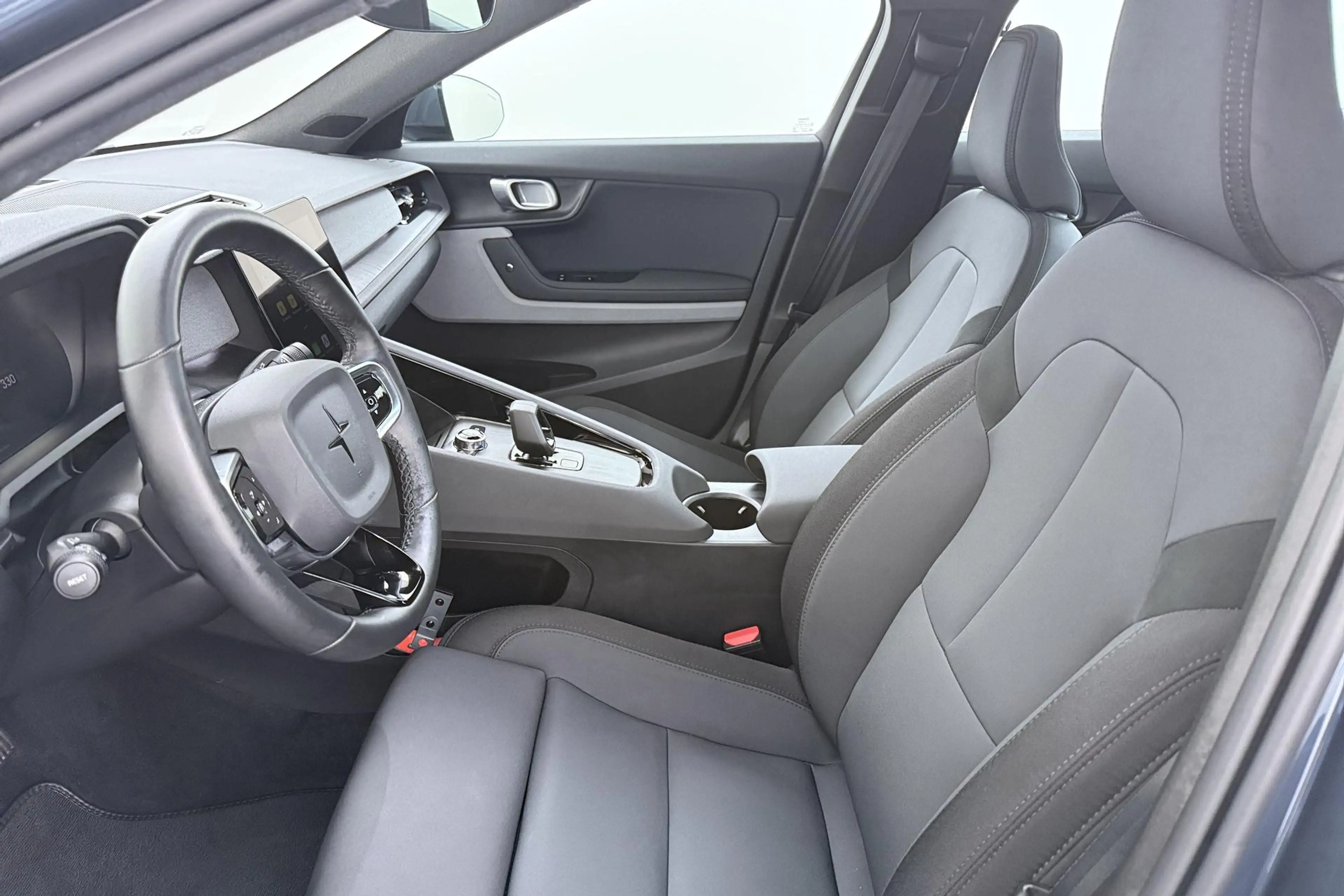 Polestar 2 Long Range Single Motor Plus 82 kWh — photo 6