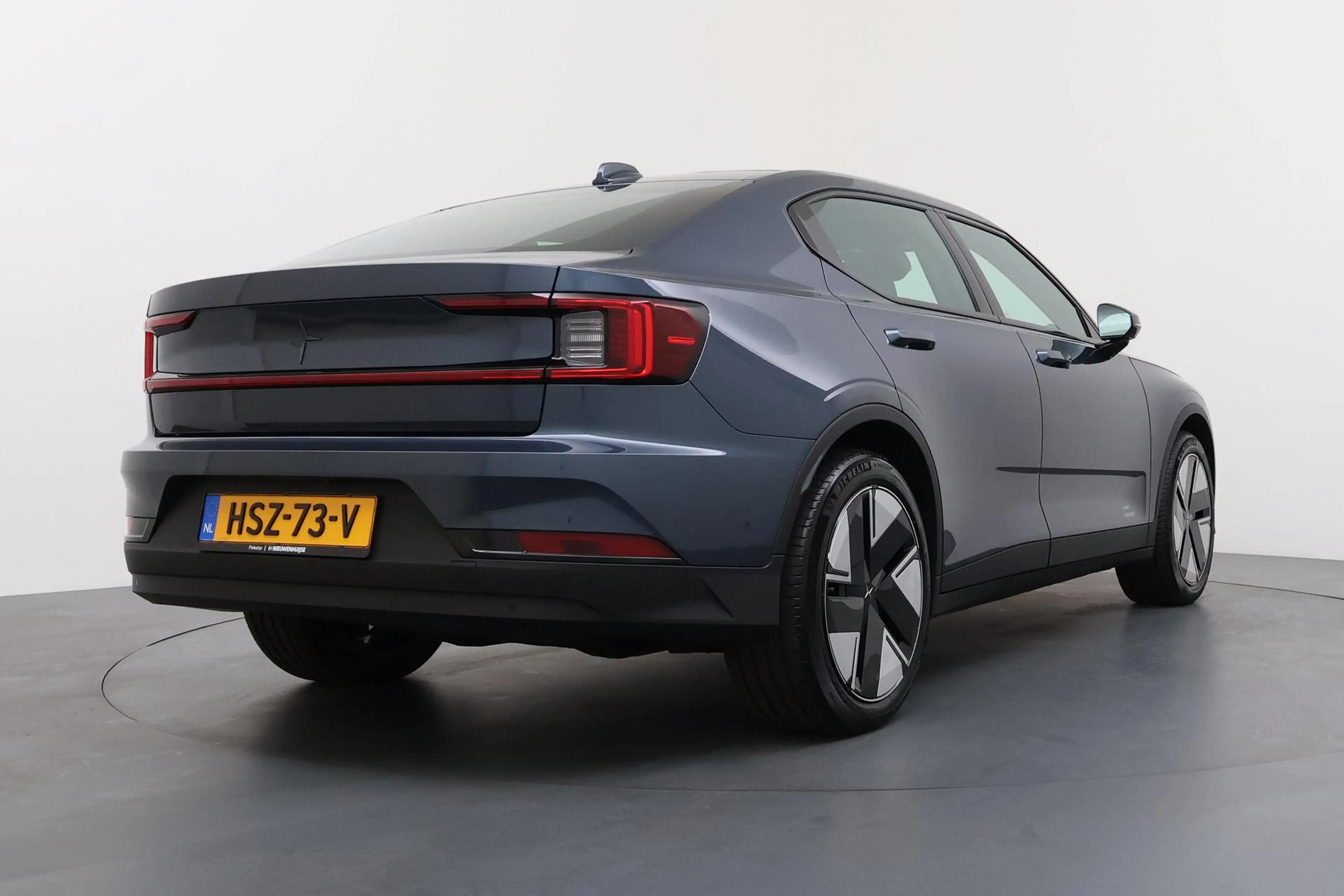 Polestar 2 Long Range Single Motor Plus 82 kWh — photo 2