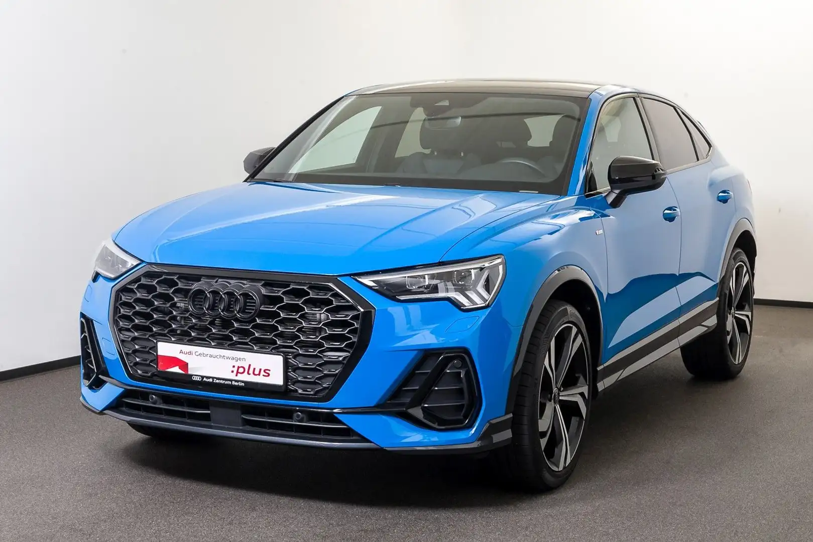 Audi Q3 S line 35 TDI S tr. AHK PANO RFK LE Blau - 2