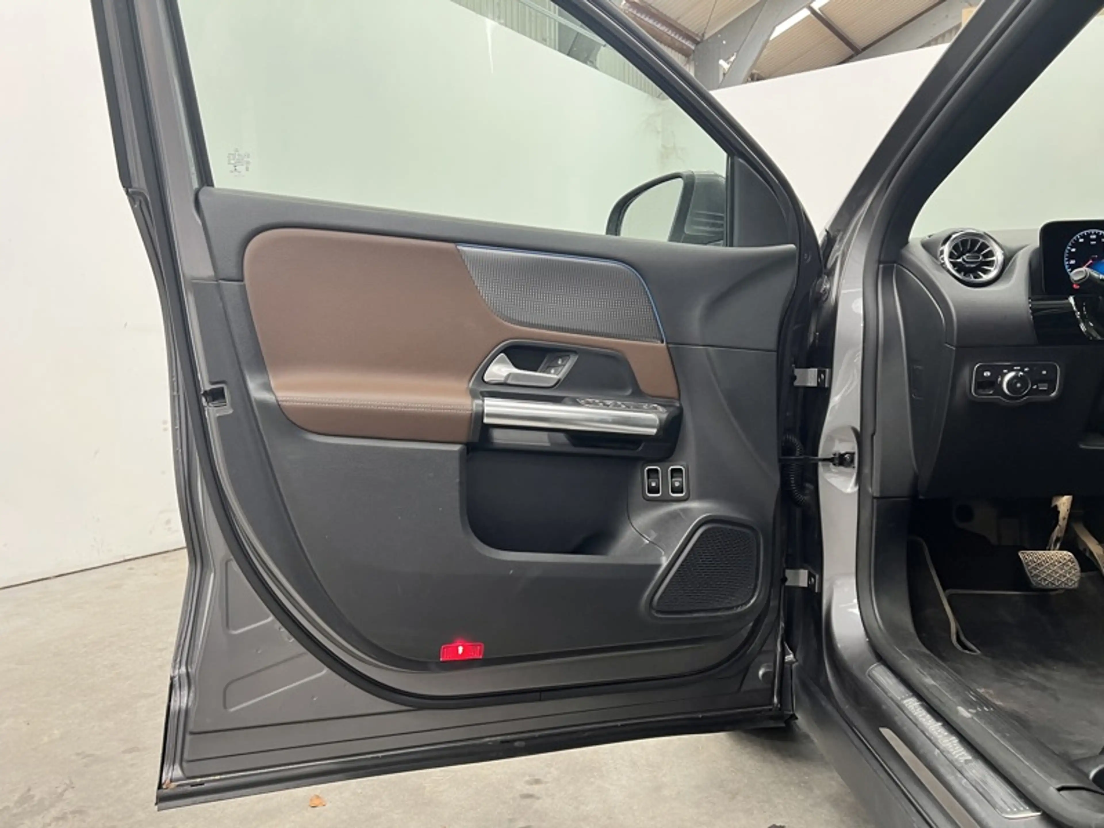 Mercedes-Benz GLA 250 e Luxury Line Toit Pano — photo 11