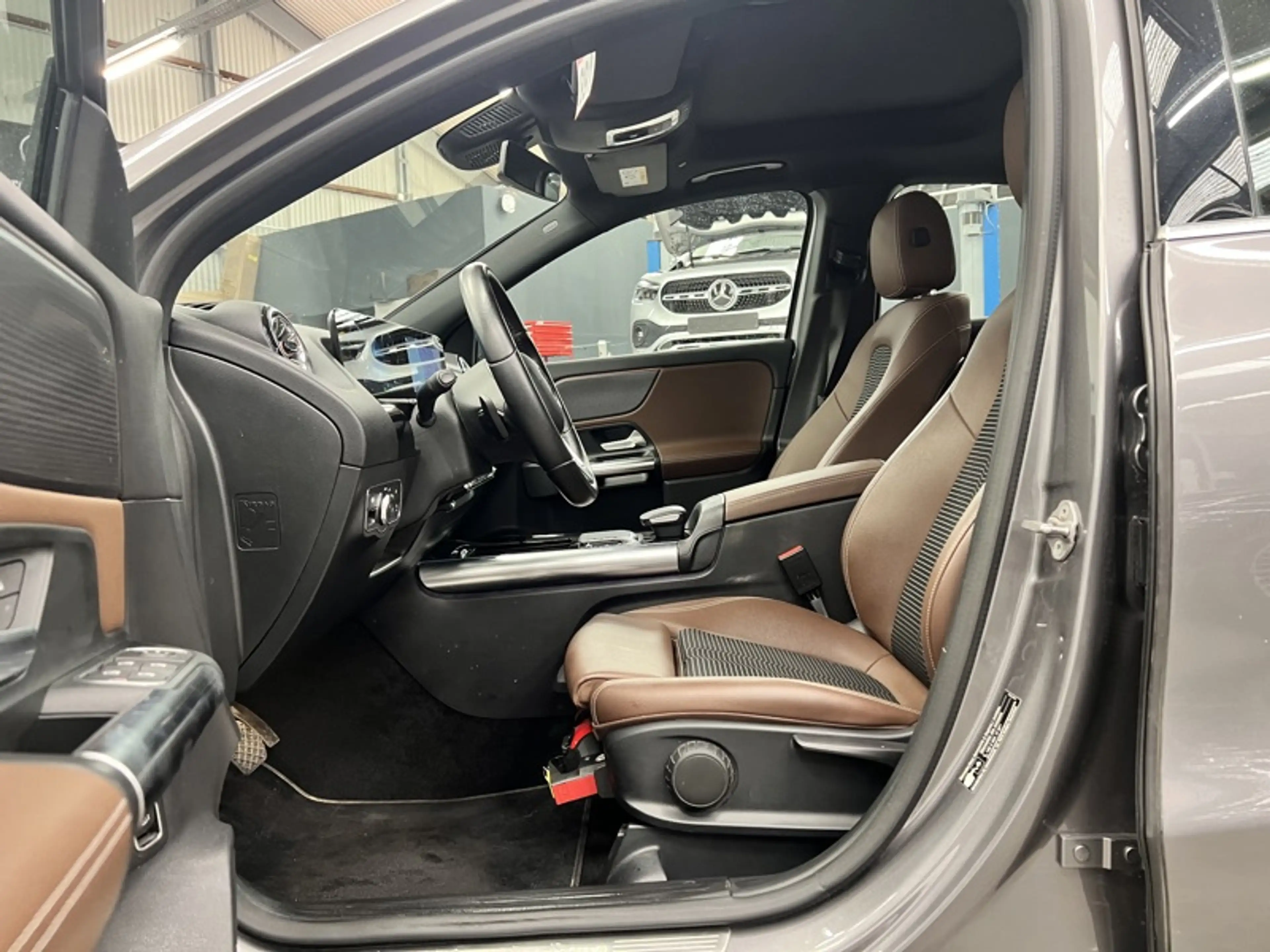 Mercedes-Benz GLA 250 e Luxury Line Toit Pano — photo 10