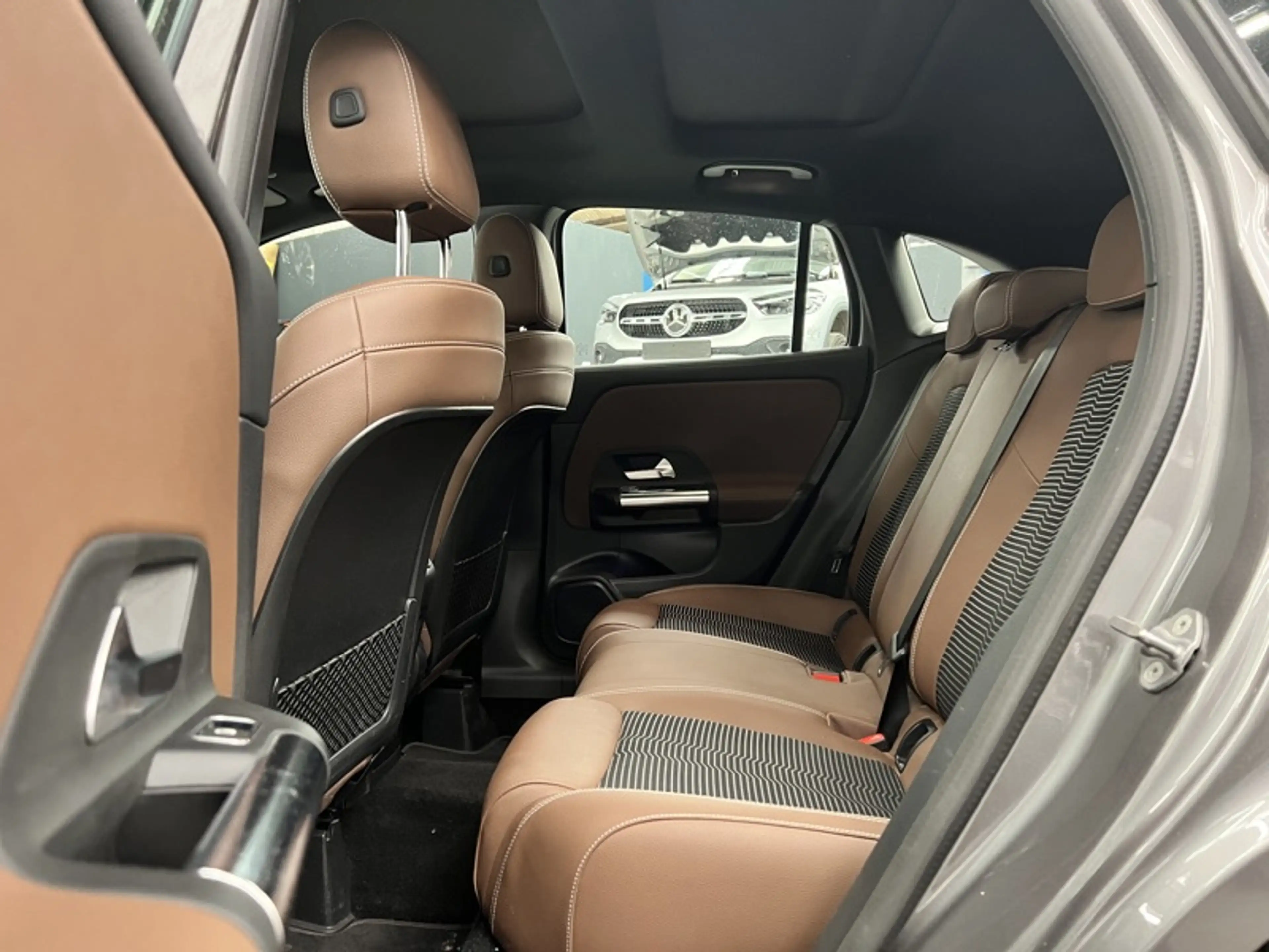 Mercedes-Benz GLA 250 e Luxury Line Toit Pano — photo 8