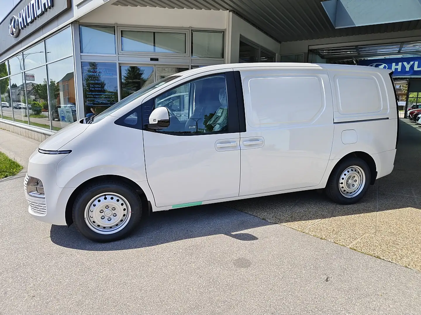 Hyundai STARIA Staria Transporter 1.6 T-GDI HEV Weiß - 2