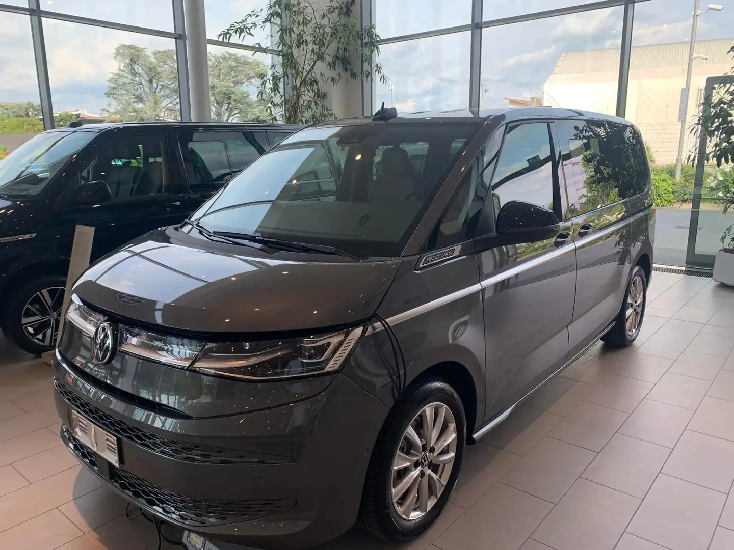 Volkswagen T7 Multivan 1.4 tsi eh style dsg 7p.ti Grigio - 2