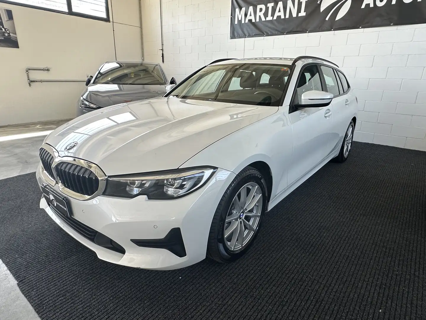BMW 318 Touring 318i Touring Business Advantage auto Bianco - 2