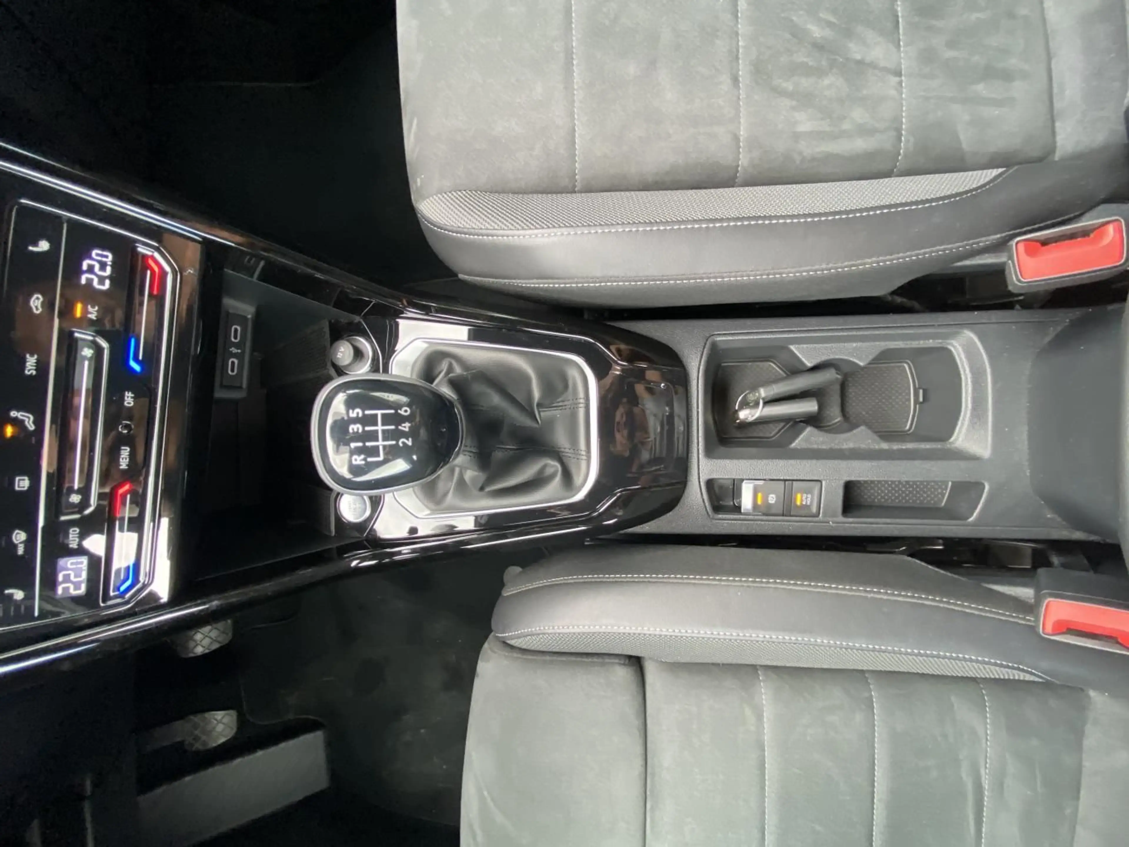 Volkswagen T-Roc 1.5 TSI STYLE BLACK STYLE IQ.DRIVE+EL.HECK — photo 15