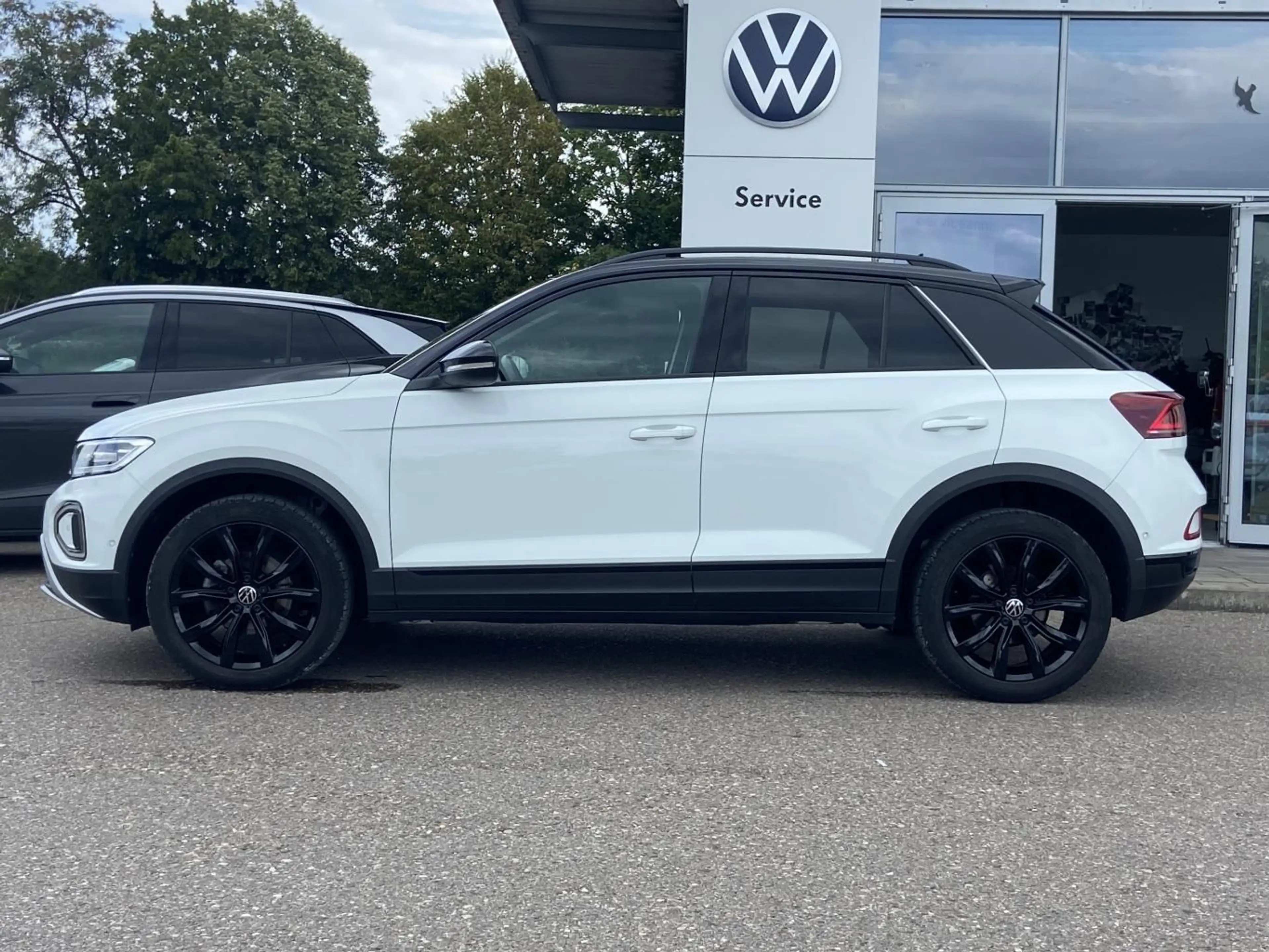 Volkswagen T-Roc 1.5 TSI STYLE BLACK STYLE IQ.DRIVE+EL.HECK — photo 2