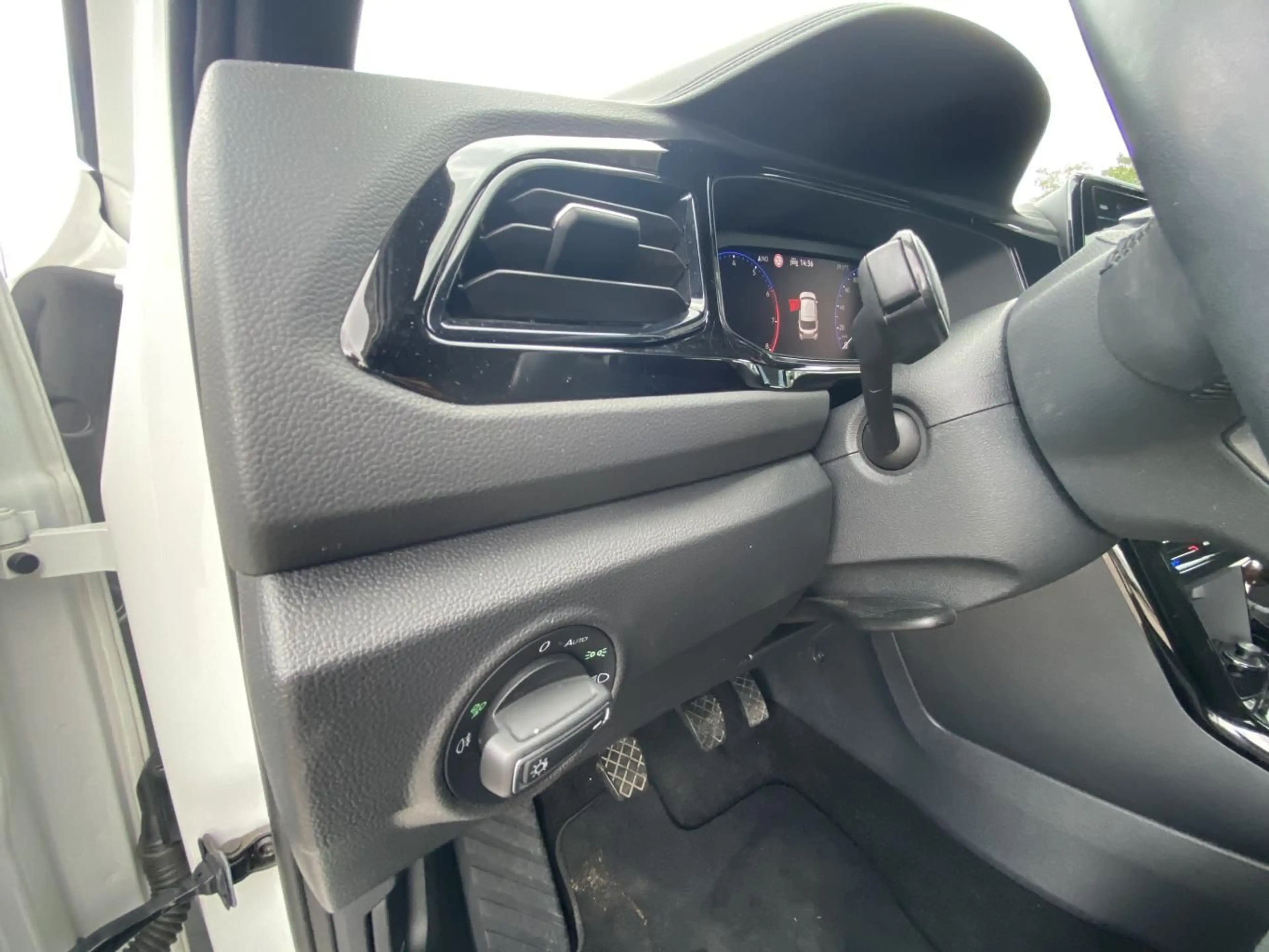Volkswagen T-Roc 1.5 TSI STYLE BLACK STYLE IQ.DRIVE+EL.HECK — photo 10