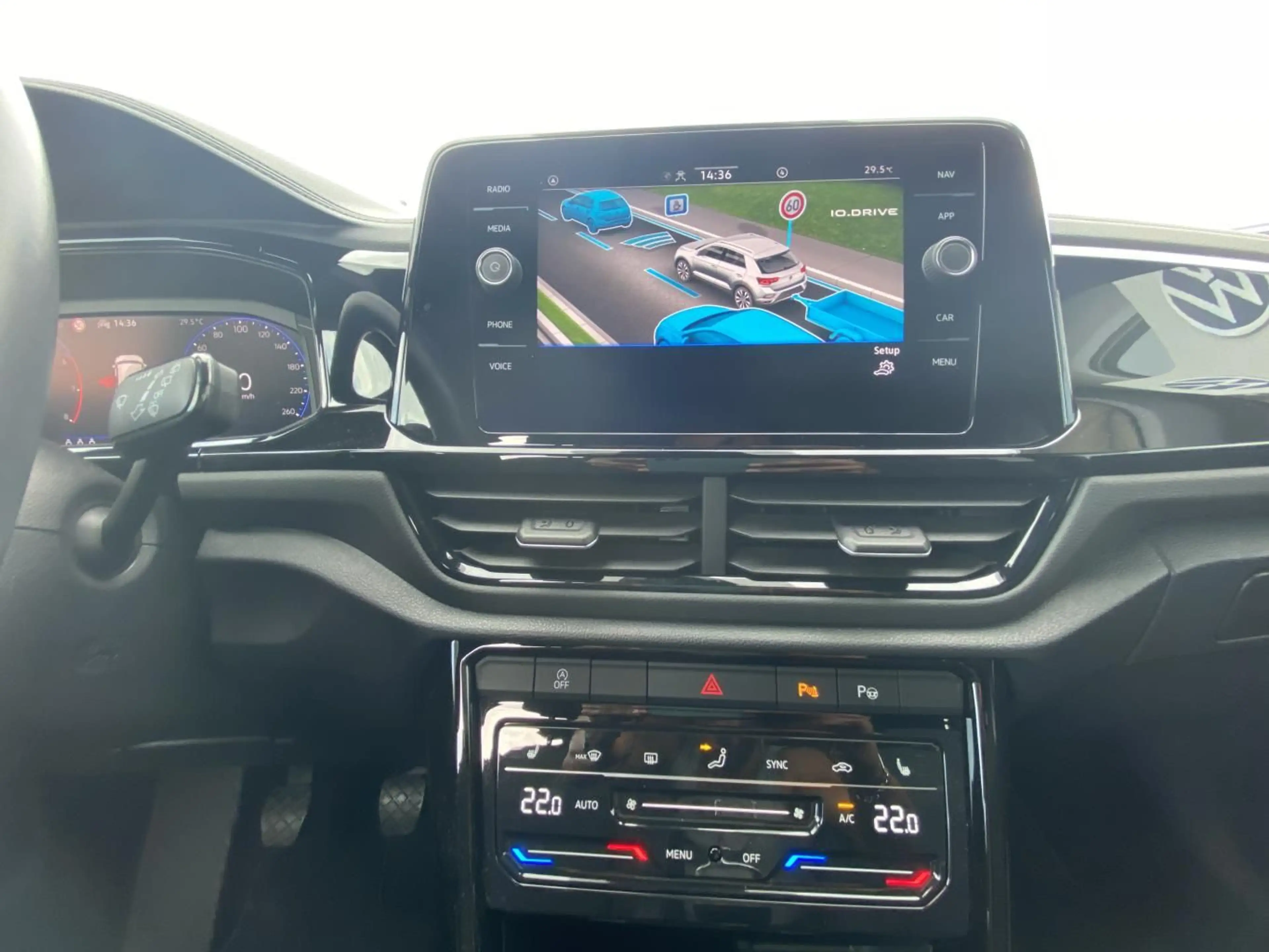 Volkswagen T-Roc 1.5 TSI STYLE BLACK STYLE IQ.DRIVE+EL.HECK — photo 14