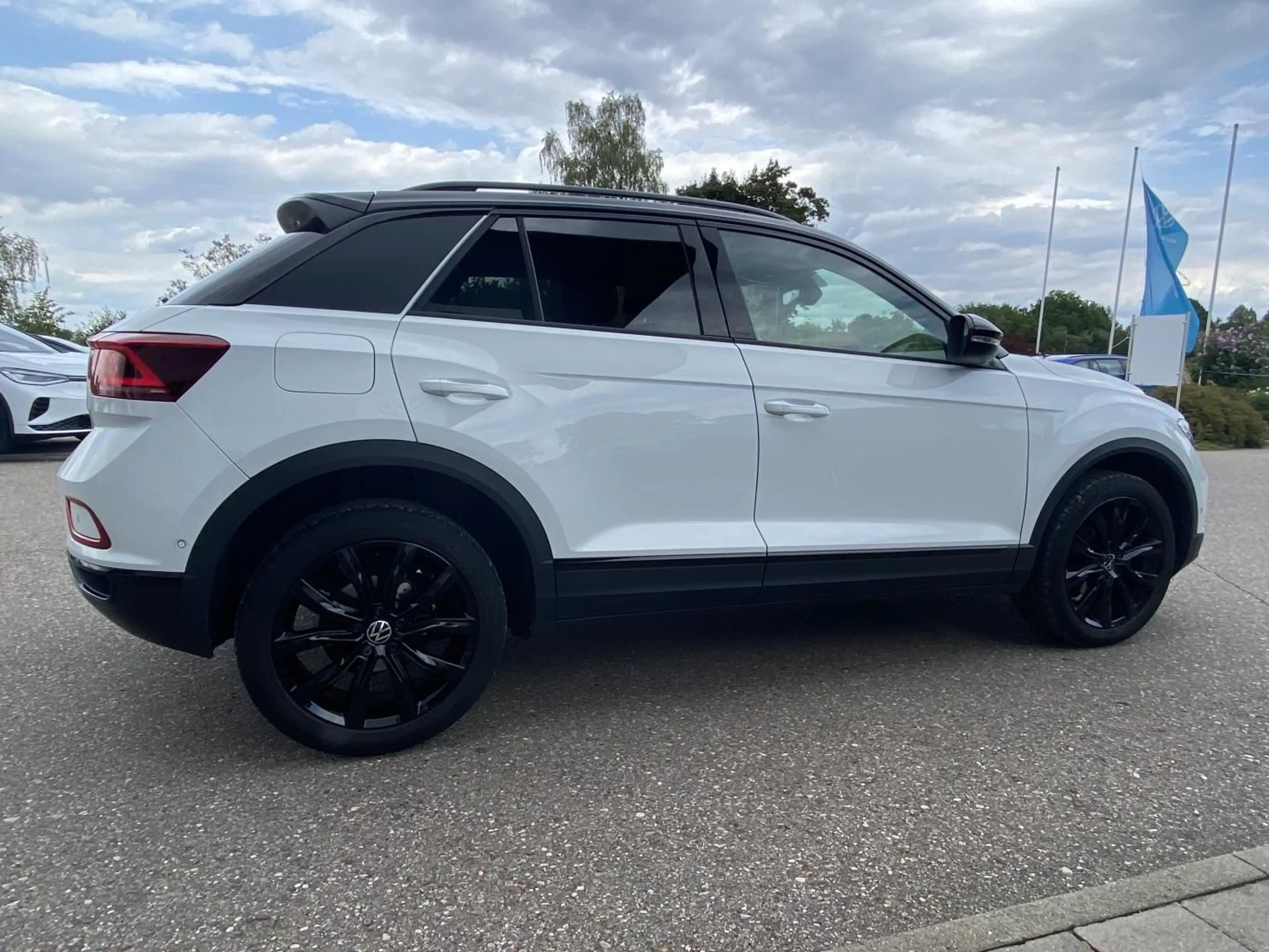 Volkswagen T-Roc 1.5 TSI STYLE BLACK STYLE IQ.DRIVE+EL.HECK — photo 5
