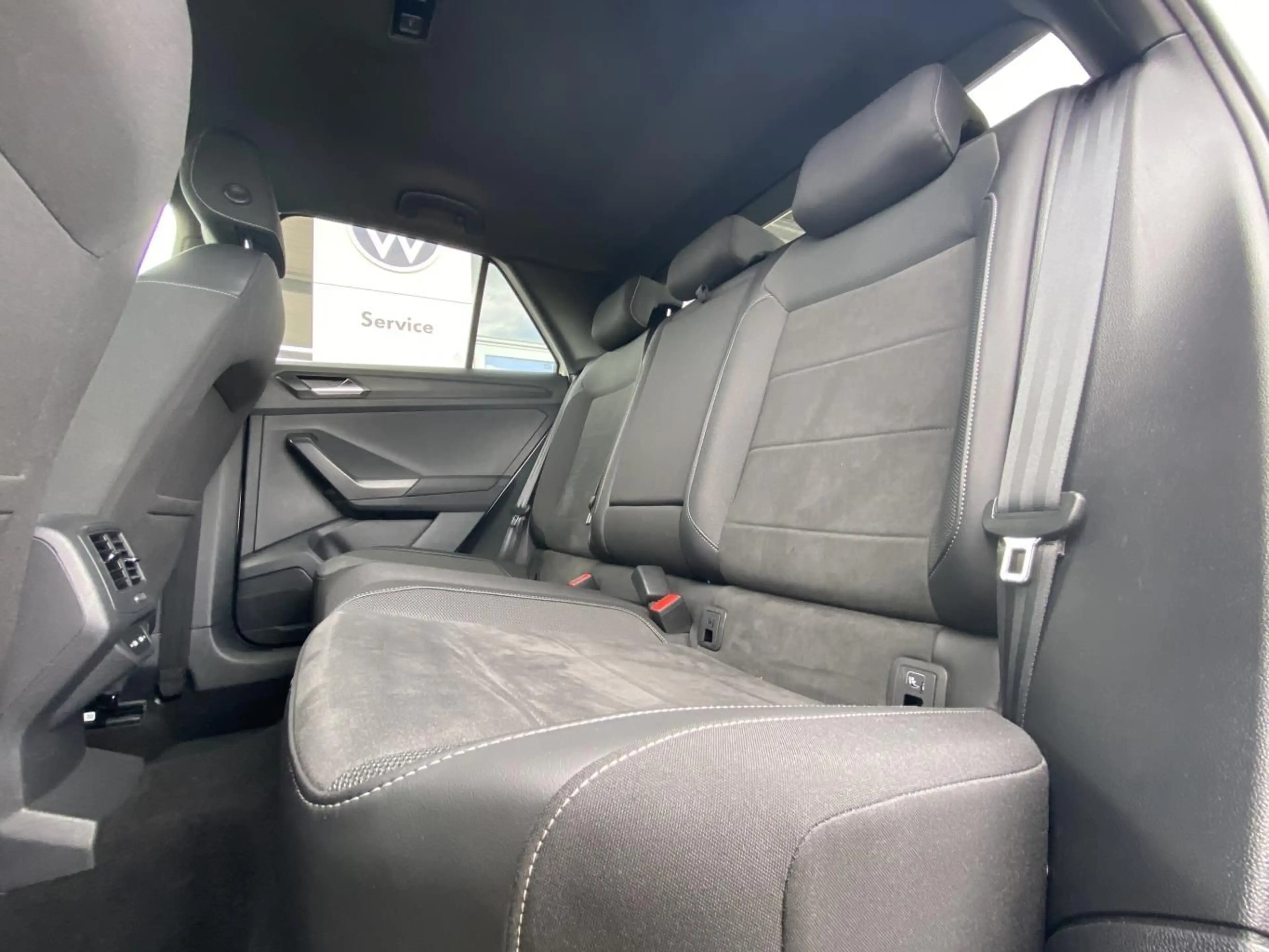 Volkswagen T-Roc 1.5 TSI STYLE BLACK STYLE IQ.DRIVE+EL.HECK — photo 11