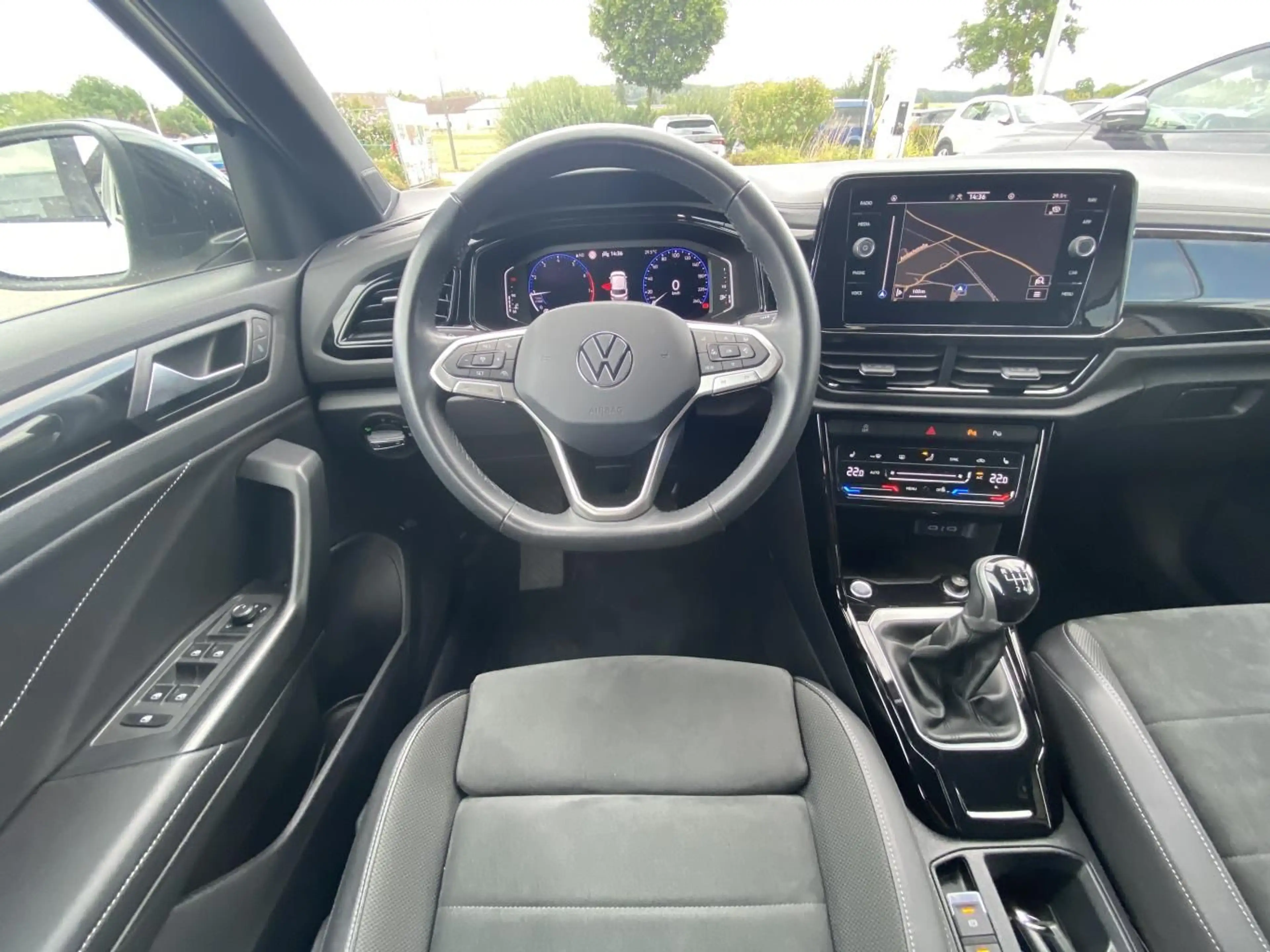 Volkswagen T-Roc 1.5 TSI STYLE BLACK STYLE IQ.DRIVE+EL.HECK — photo 13