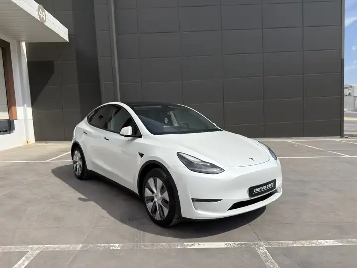 Tesla Model Y 2023, foto 6
